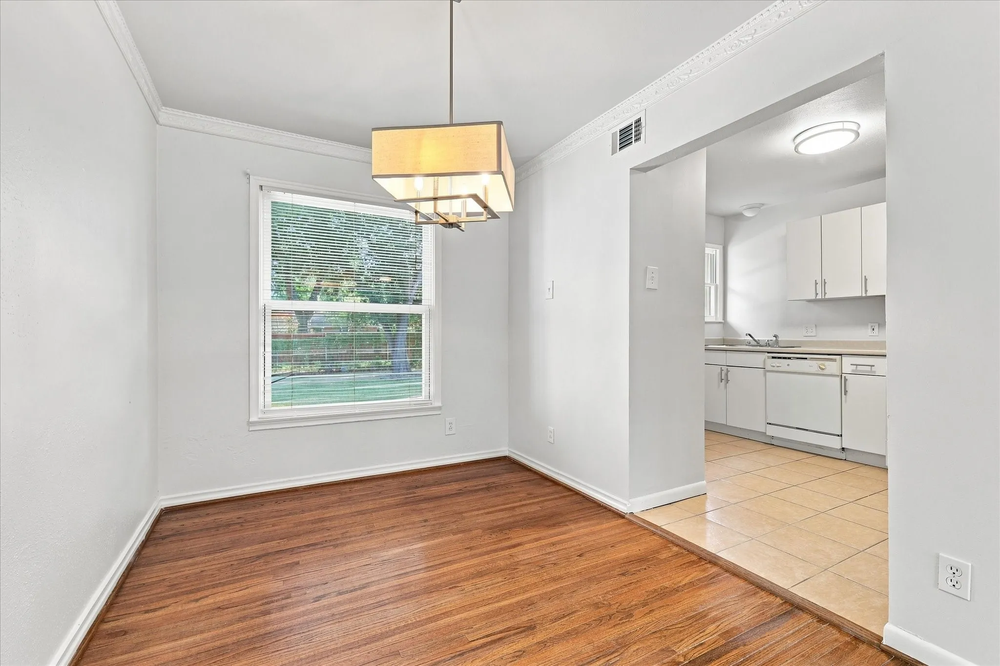 Single Family Residence For Sale in Dallas County , 2125 Housley Drive, Dallas, Texas 75228, 3 Bedroom, 1 Bathroom, Garage spaces, 1,278 Sqft, built in 1953, Price $240,000, mls#21362471, Real Estate Agent in Dallas, Homes For Sale in Dallas county, Homes For Sale in Dallas, Realtor in Dallas Texas, Real Estate Brokerage Independent Realty Texas, Luminita Cordes Realtor