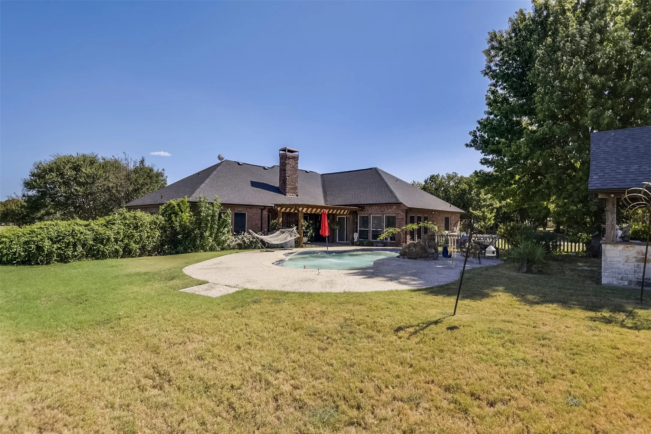 Single Family Residence For Sale in Ellis County , 137 Cactus Road, Waxahachie, Texas 75165, 4 Bedroom, 3 Bathroom, 3 Garage spaces, 2,835 Sqft, built in 1999, mls#21361544, Real Estate Agent in Waxahachie, Homes For Sale in Ellis county, Homes For Sale in Waxahachie, Realtor in Waxahachie Texas, Real Estate Brokerage Independent Realty Texas, Luminita Cordes Realtor