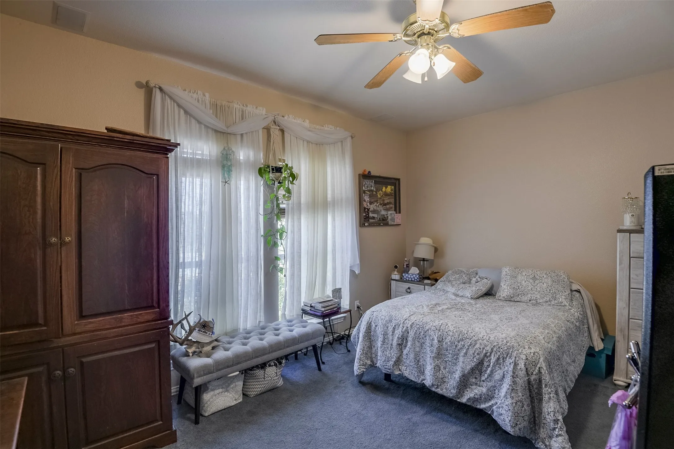 Single Family Residence For Sale in Ellis County , 137 Cactus Road, Waxahachie, Texas 75165, 4 Bedroom, 3 Bathroom, 3 Garage spaces, 2,835 Sqft, built in 1999, mls#21361544, Real Estate Agent in Waxahachie, Homes For Sale in Ellis county, Homes For Sale in Waxahachie, Realtor in Waxahachie Texas, Real Estate Brokerage Independent Realty Texas, Luminita Cordes Realtor