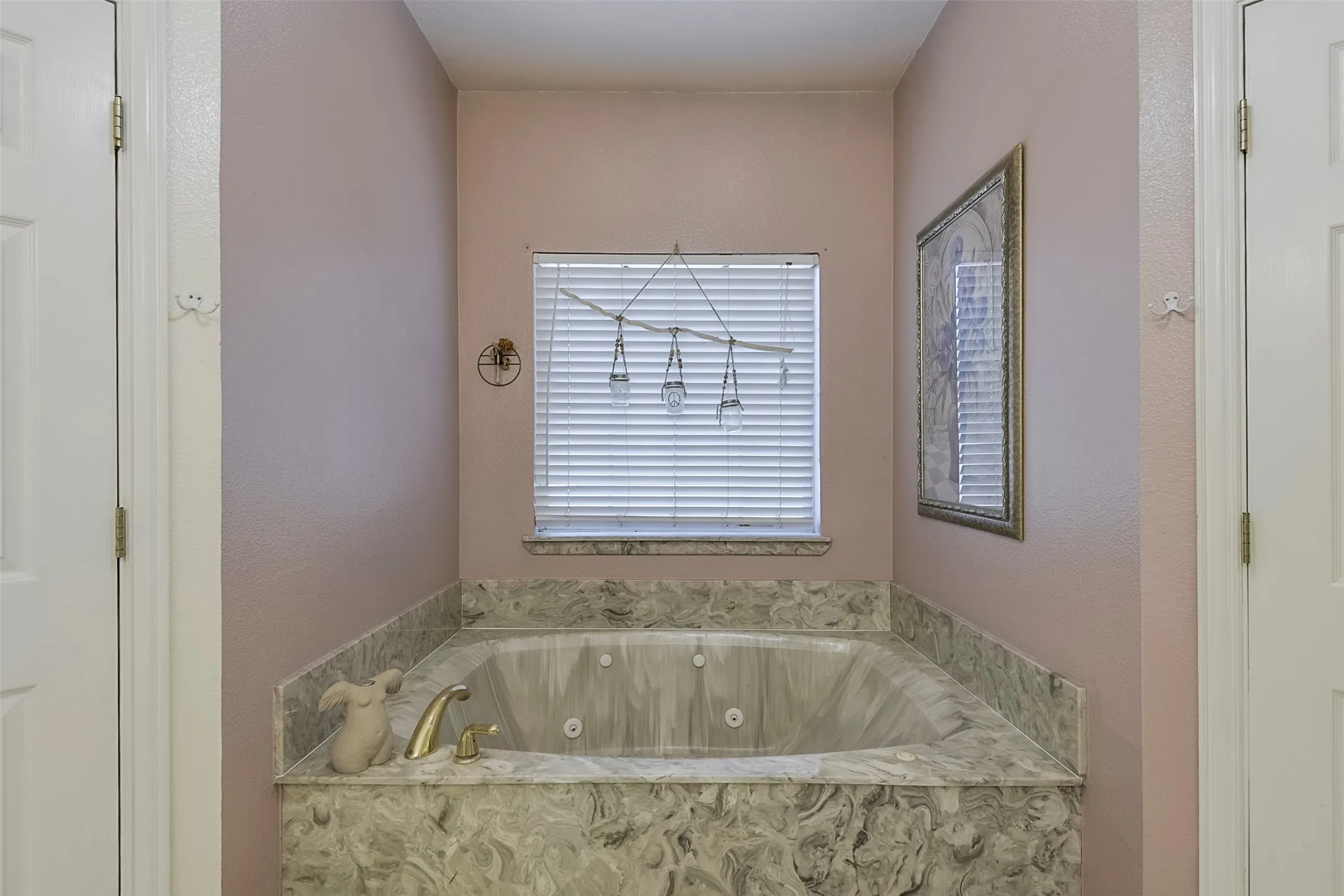 Single Family Residence For Sale in Ellis County , 137 Cactus Road, Waxahachie, Texas 75165, 4 Bedroom, 3 Bathroom, 3 Garage spaces, 2,835 Sqft, built in 1999, mls#21361544, Real Estate Agent in Waxahachie, Homes For Sale in Ellis county, Homes For Sale in Waxahachie, Realtor in Waxahachie Texas, Real Estate Brokerage Independent Realty Texas, Luminita Cordes Realtor