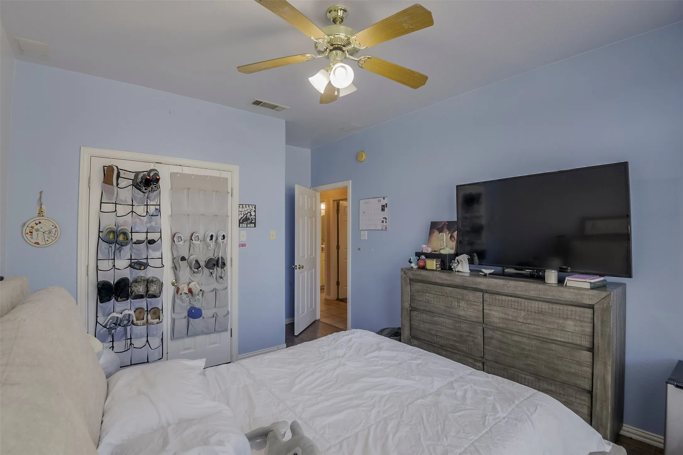 Single Family Residence For Sale in Ellis County , 137 Cactus Road, Waxahachie, Texas 75165, 4 Bedroom, 3 Bathroom, 3 Garage spaces, 2,835 Sqft, built in 1999, mls#21361544, Real Estate Agent in Waxahachie, Homes For Sale in Ellis county, Homes For Sale in Waxahachie, Realtor in Waxahachie Texas, Real Estate Brokerage Independent Realty Texas, Luminita Cordes Realtor