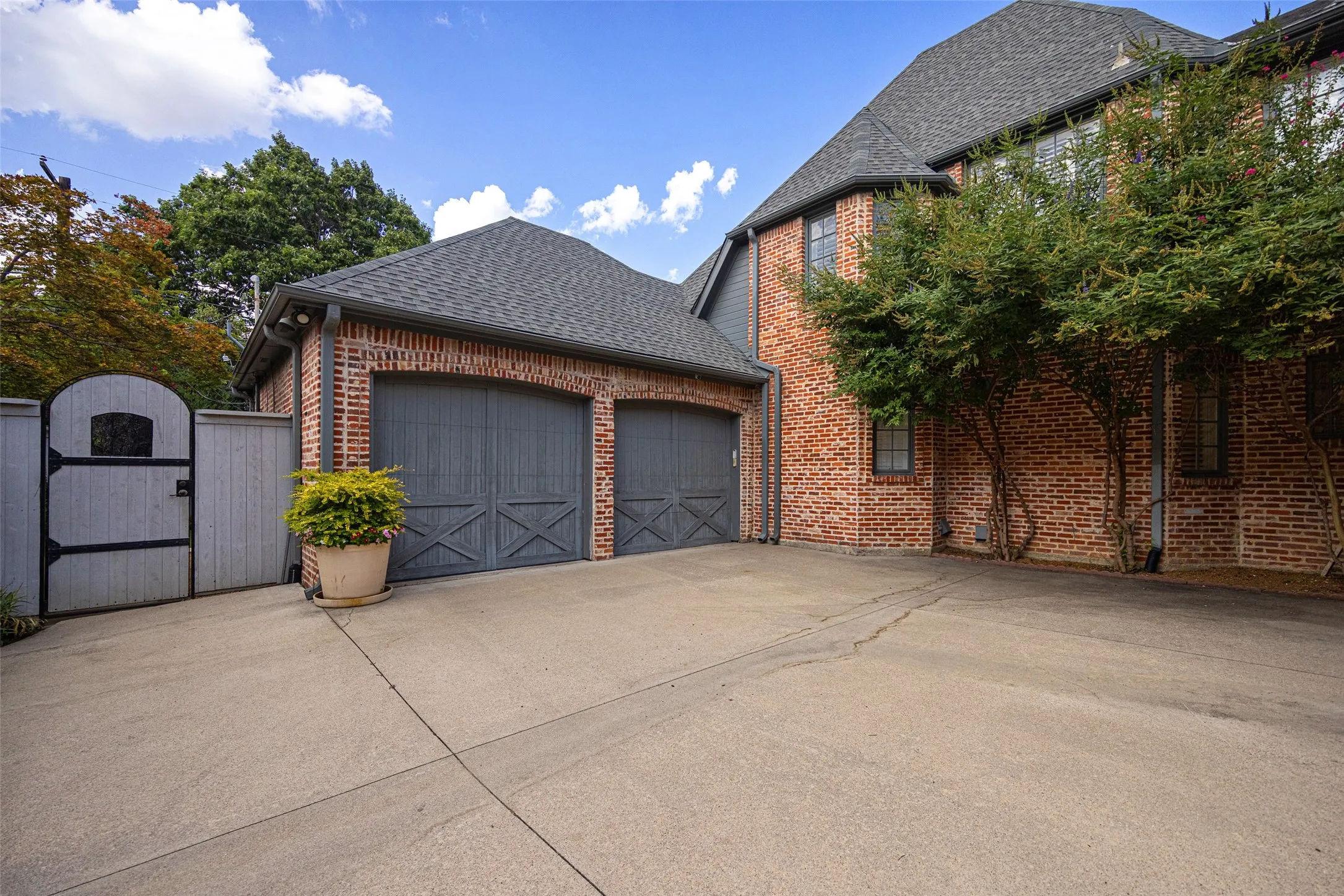 Single Family Residence For Sale in Dallas County , 6607 Glendora Avenue, Dallas, Texas 75230, 5 Bedroom, 6 Bathroom, 3 Garage spaces, 6,471 Sqft, built in 1999, mls#21362150, Real Estate Agent in Dallas, Homes For Sale in Dallas county, Homes For Sale in Dallas, Realtor in Dallas Texas, Real Estate Brokerage Independent Realty Texas, Luminita Cordes Realtor
