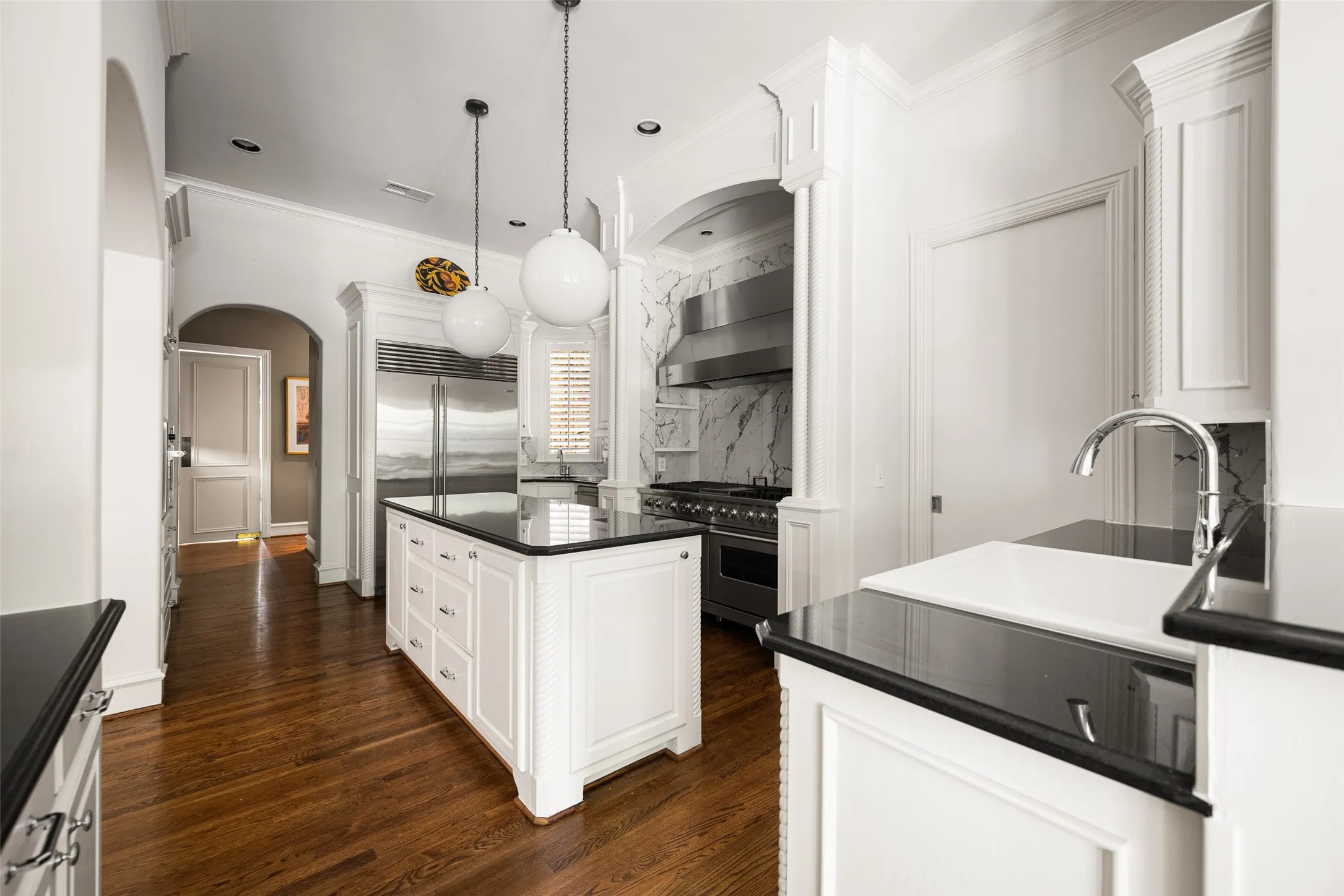 Single Family Residence For Sale in Dallas County , 6607 Glendora Avenue, Dallas, Texas 75230, 5 Bedroom, 6 Bathroom, 3 Garage spaces, 6,471 Sqft, built in 1999, mls#21362150, Real Estate Agent in Dallas, Homes For Sale in Dallas county, Homes For Sale in Dallas, Realtor in Dallas Texas, Real Estate Brokerage Independent Realty Texas, Luminita Cordes Realtor