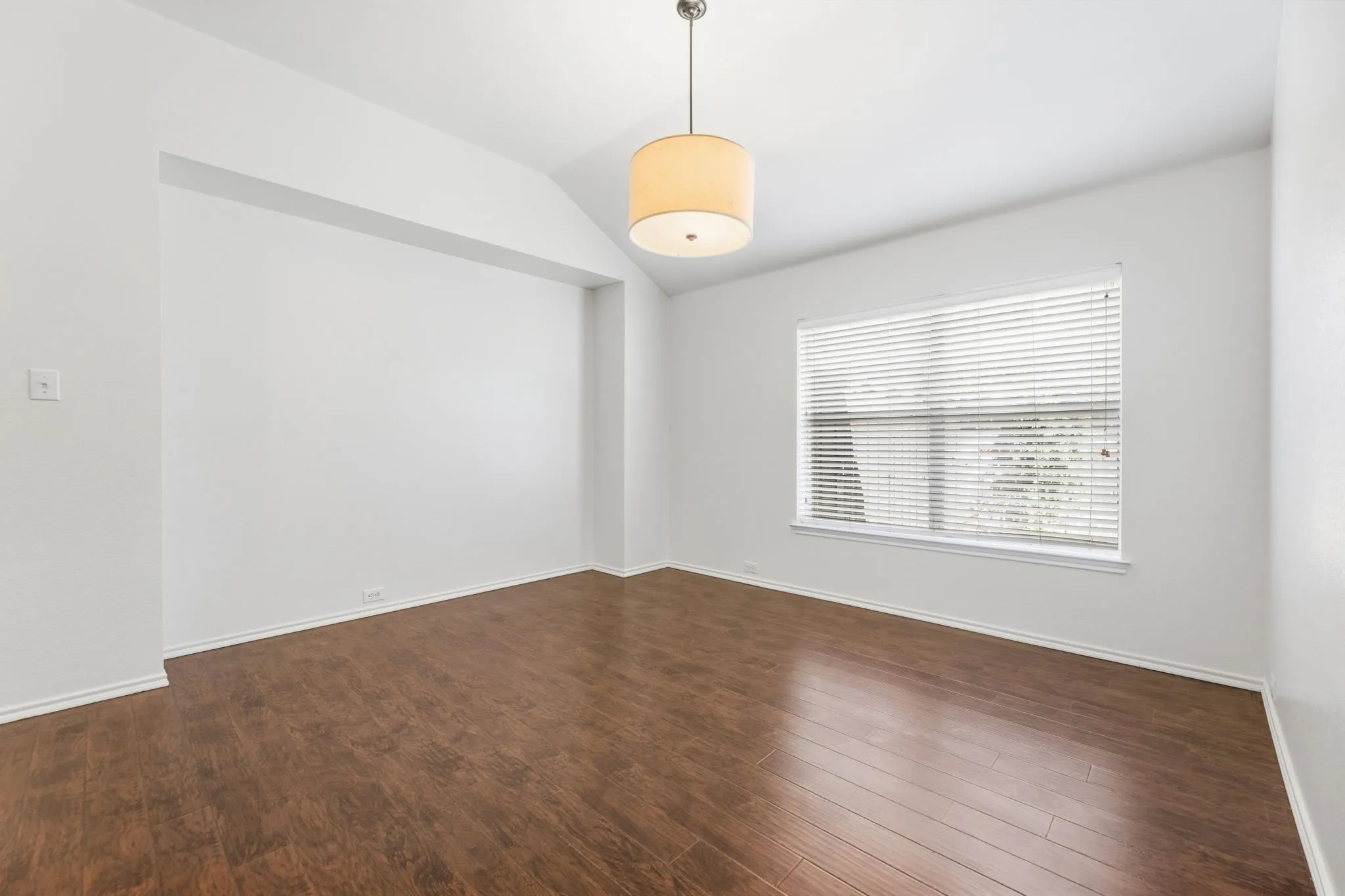 Single Family Residence For Sale in Collin County , 6804 Whitestone Drive, Mc Kinney, Texas 75070, 3 Bedroom, 2 Bathroom, 2 Garage spaces, 2,110 Sqft, built in 2003, mls#21362478, Real Estate Agent in Mc Kinney, Homes For Sale in Collin county, Homes For Sale in Mc Kinney, Realtor in Mc Kinney Texas, Real Estate Brokerage Independent Realty Texas, Luminita Cordes Realtor