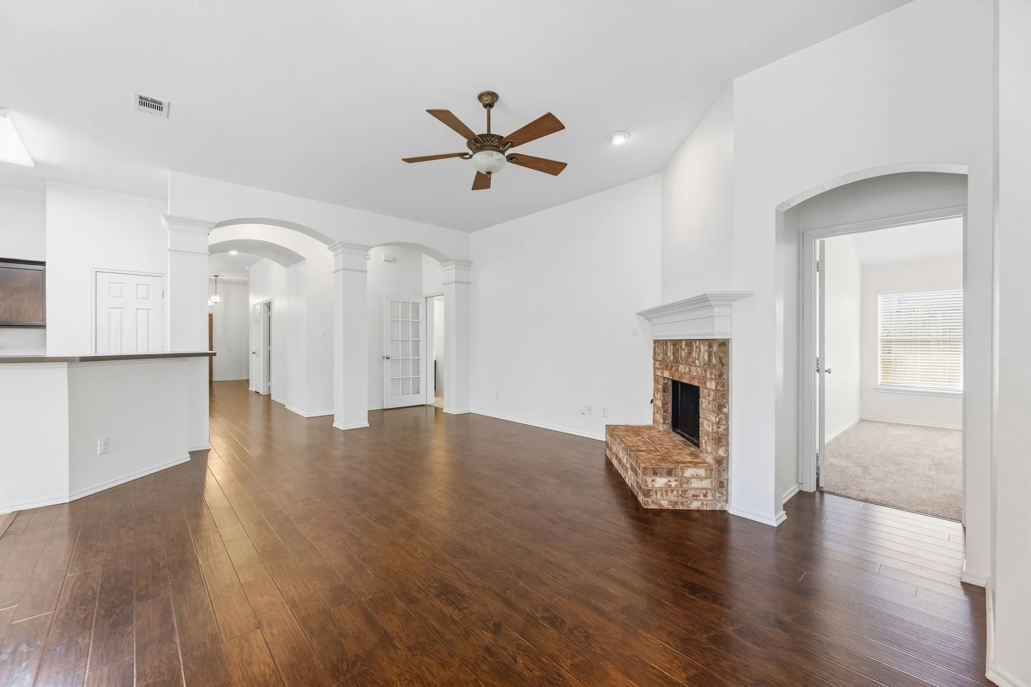Single Family Residence For Sale in Collin County , 6804 Whitestone Drive, Mc Kinney, Texas 75070, 3 Bedroom, 2 Bathroom, 2 Garage spaces, 2,110 Sqft, built in 2003, mls#21362478, Real Estate Agent in Mc Kinney, Homes For Sale in Collin county, Homes For Sale in Mc Kinney, Realtor in Mc Kinney Texas, Real Estate Brokerage Independent Realty Texas, Luminita Cordes Realtor