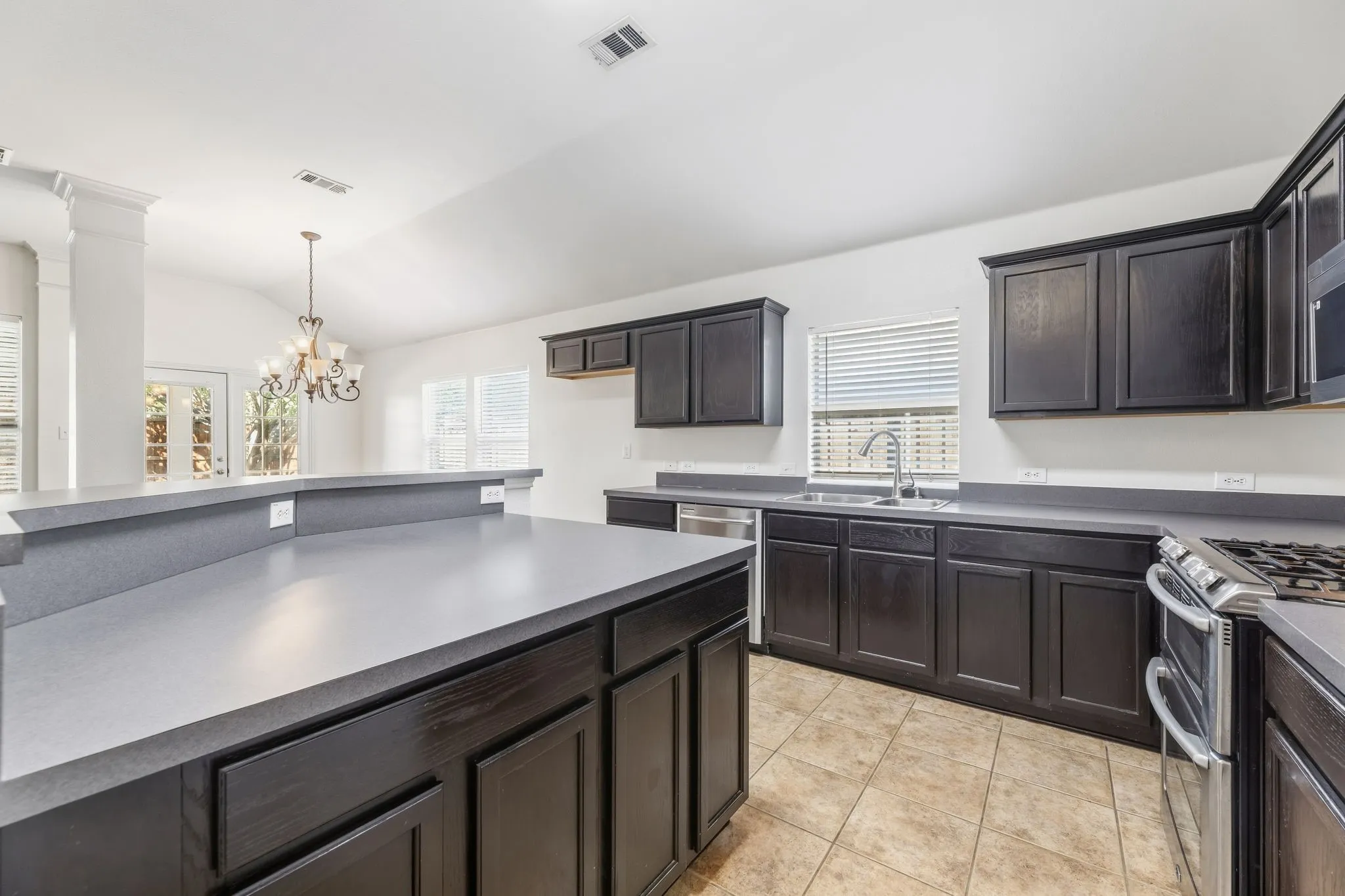 Single Family Residence For Sale in Collin County , 6804 Whitestone Drive, Mc Kinney, Texas 75070, 3 Bedroom, 2 Bathroom, 2 Garage spaces, 2,110 Sqft, built in 2003, mls#21362478, Real Estate Agent in Mc Kinney, Homes For Sale in Collin county, Homes For Sale in Mc Kinney, Realtor in Mc Kinney Texas, Real Estate Brokerage Independent Realty Texas, Luminita Cordes Realtor