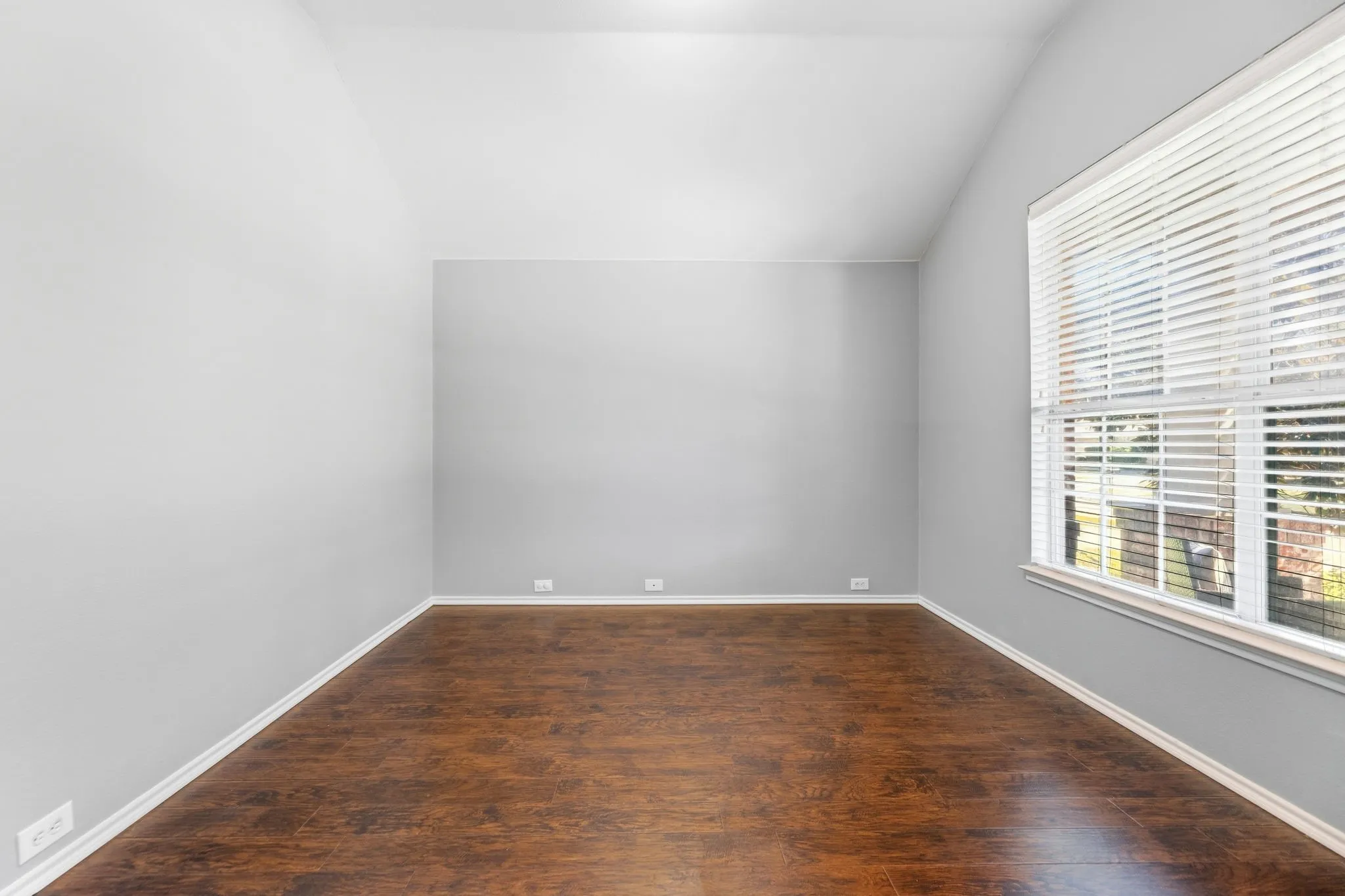 Single Family Residence For Sale in Collin County , 6804 Whitestone Drive, Mc Kinney, Texas 75070, 3 Bedroom, 2 Bathroom, 2 Garage spaces, 2,110 Sqft, built in 2003, mls#21362478, Real Estate Agent in Mc Kinney, Homes For Sale in Collin county, Homes For Sale in Mc Kinney, Realtor in Mc Kinney Texas, Real Estate Brokerage Independent Realty Texas, Luminita Cordes Realtor