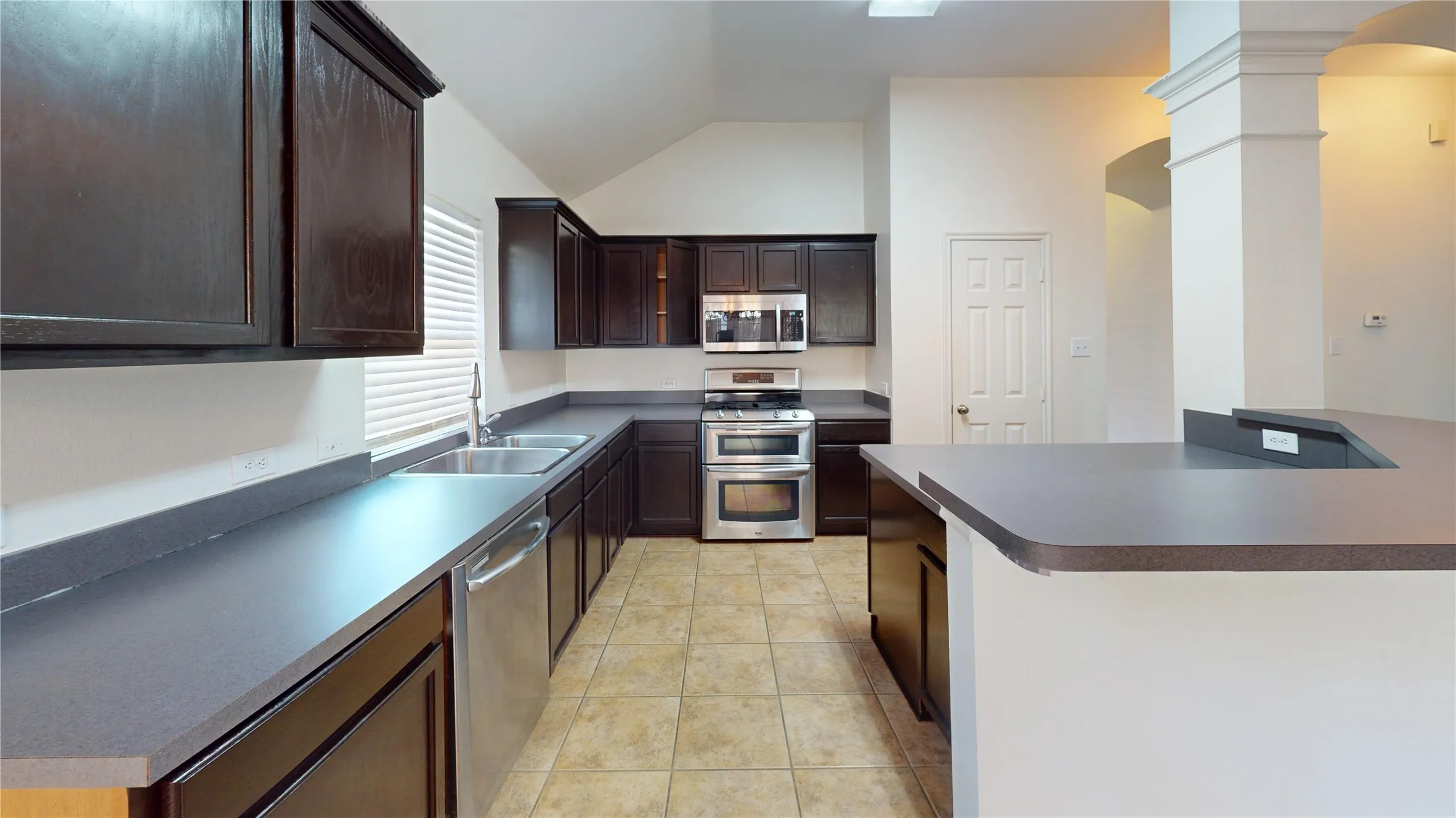 Single Family Residence For Sale in Collin County , 6804 Whitestone Drive, Mc Kinney, Texas 75070, 3 Bedroom, 2 Bathroom, 2 Garage spaces, 2,110 Sqft, built in 2003, mls#21362478, Real Estate Agent in Mc Kinney, Homes For Sale in Collin county, Homes For Sale in Mc Kinney, Realtor in Mc Kinney Texas, Real Estate Brokerage Independent Realty Texas, Luminita Cordes Realtor