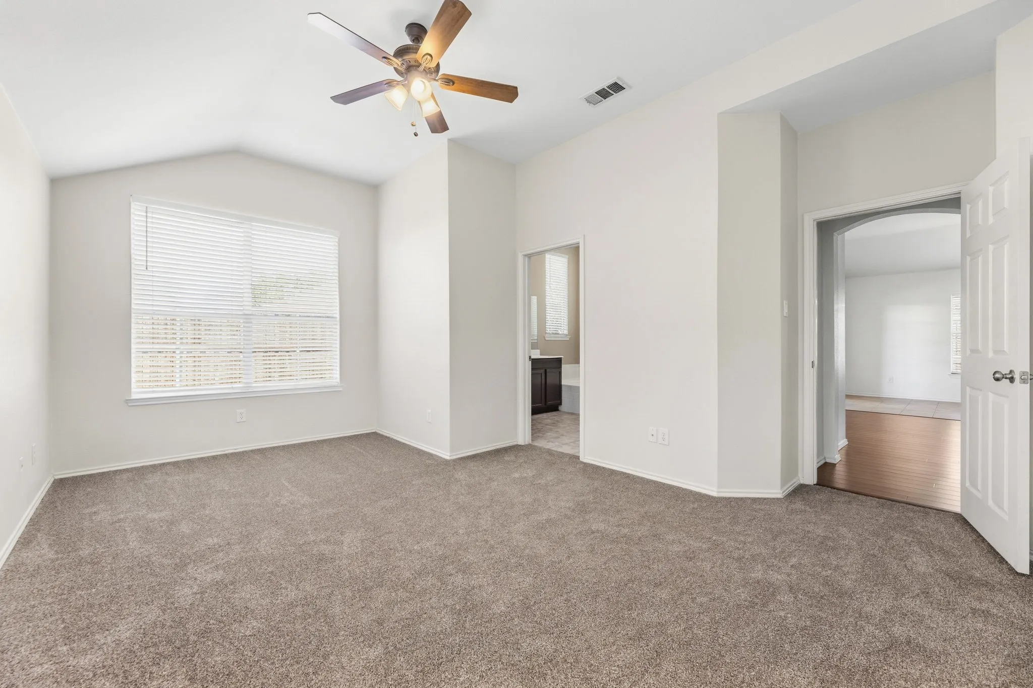 Single Family Residence For Sale in Collin County , 6804 Whitestone Drive, Mc Kinney, Texas 75070, 3 Bedroom, 2 Bathroom, 2 Garage spaces, 2,110 Sqft, built in 2003, mls#21362478, Real Estate Agent in Mc Kinney, Homes For Sale in Collin county, Homes For Sale in Mc Kinney, Realtor in Mc Kinney Texas, Real Estate Brokerage Independent Realty Texas, Luminita Cordes Realtor