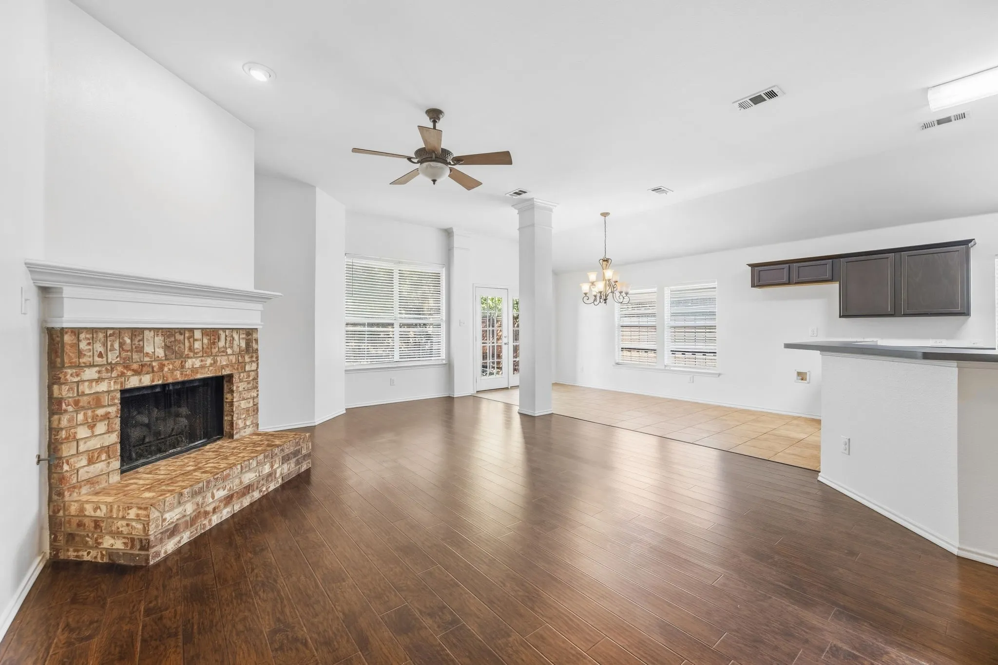 Single Family Residence For Sale in Collin County , 6804 Whitestone Drive, Mc Kinney, Texas 75070, 3 Bedroom, 2 Bathroom, 2 Garage spaces, 2,110 Sqft, built in 2003, mls#21362478, Real Estate Agent in Mc Kinney, Homes For Sale in Collin county, Homes For Sale in Mc Kinney, Realtor in Mc Kinney Texas, Real Estate Brokerage Independent Realty Texas, Luminita Cordes Realtor