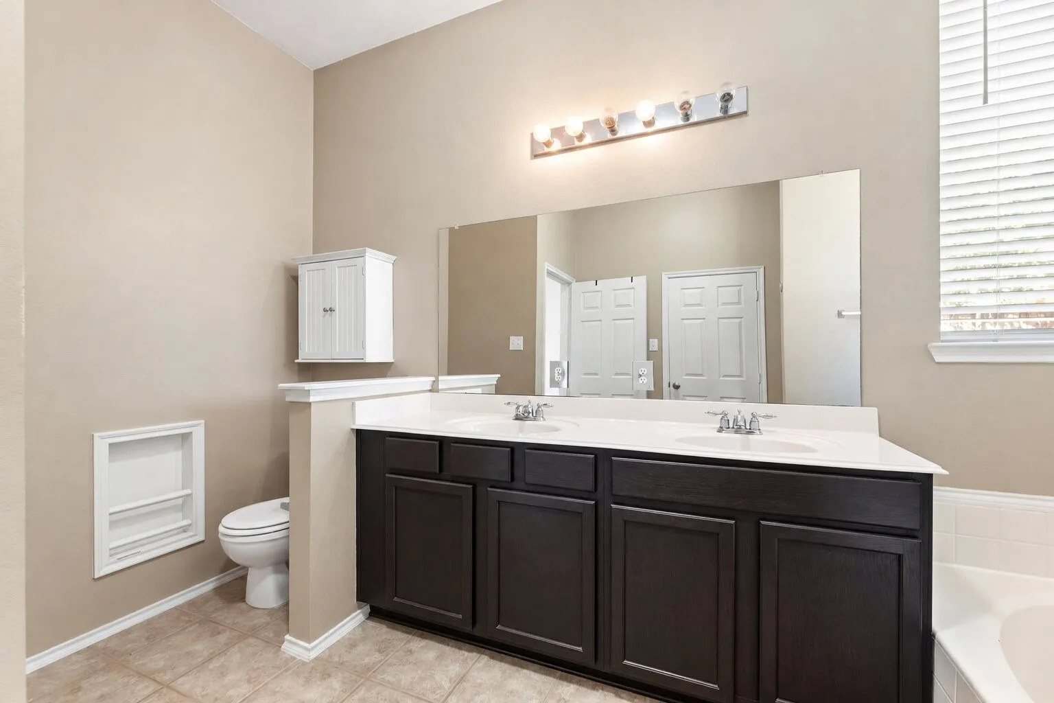 Single Family Residence For Sale in Collin County , 6804 Whitestone Drive, Mc Kinney, Texas 75070, 3 Bedroom, 2 Bathroom, 2 Garage spaces, 2,110 Sqft, built in 2003, mls#21362478, Real Estate Agent in Mc Kinney, Homes For Sale in Collin county, Homes For Sale in Mc Kinney, Realtor in Mc Kinney Texas, Real Estate Brokerage Independent Realty Texas, Luminita Cordes Realtor