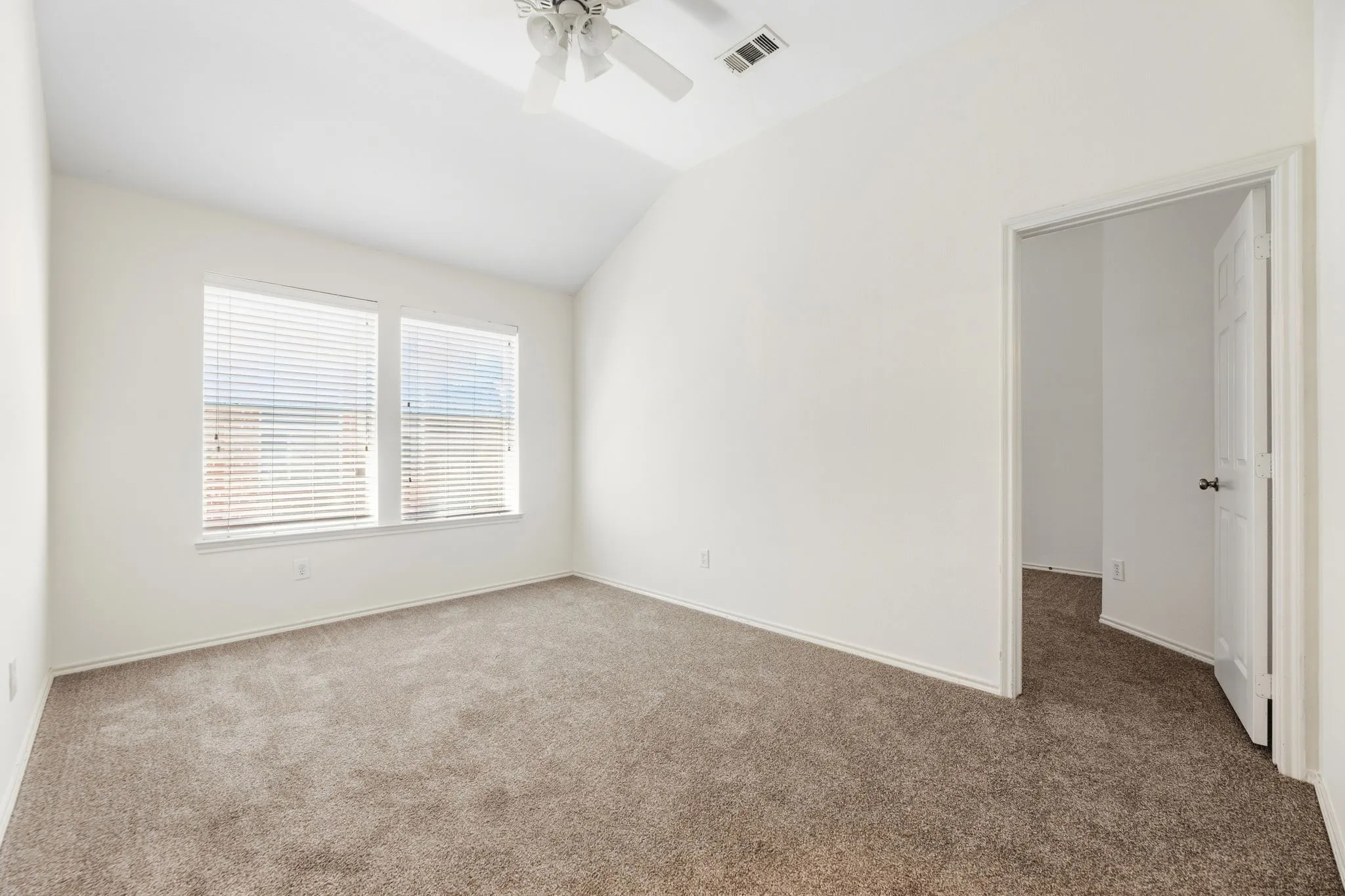 Single Family Residence For Sale in Collin County , 6804 Whitestone Drive, Mc Kinney, Texas 75070, 3 Bedroom, 2 Bathroom, 2 Garage spaces, 2,110 Sqft, built in 2003, mls#21362478, Real Estate Agent in Mc Kinney, Homes For Sale in Collin county, Homes For Sale in Mc Kinney, Realtor in Mc Kinney Texas, Real Estate Brokerage Independent Realty Texas, Luminita Cordes Realtor
