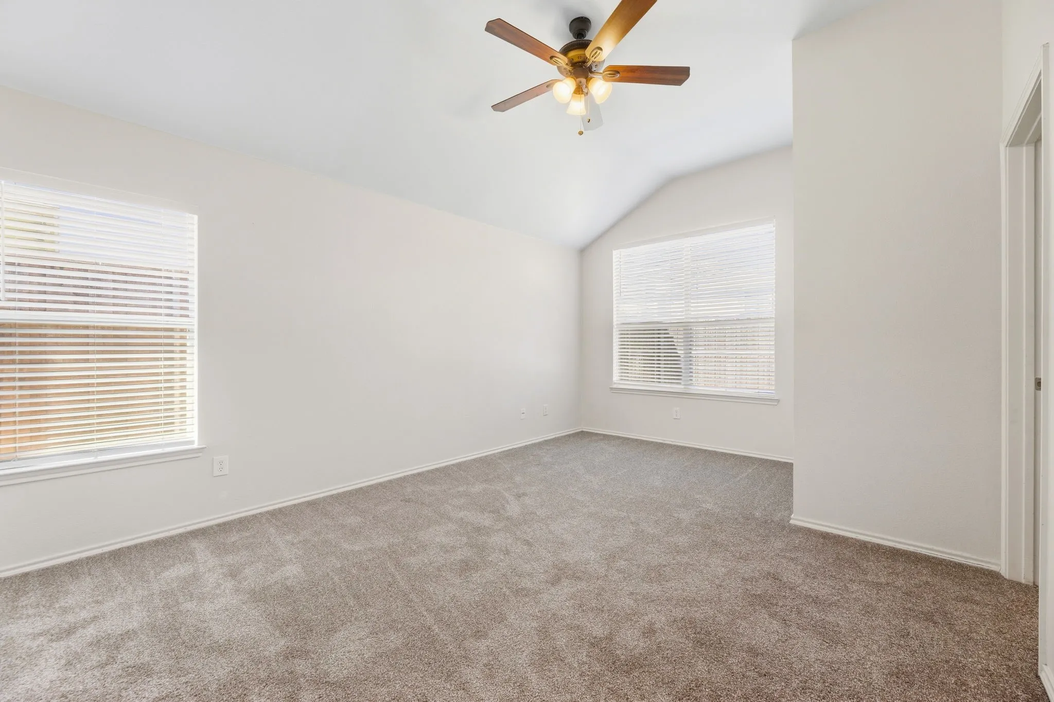 Single Family Residence For Sale in Collin County , 6804 Whitestone Drive, Mc Kinney, Texas 75070, 3 Bedroom, 2 Bathroom, 2 Garage spaces, 2,110 Sqft, built in 2003, mls#21362478, Real Estate Agent in Mc Kinney, Homes For Sale in Collin county, Homes For Sale in Mc Kinney, Realtor in Mc Kinney Texas, Real Estate Brokerage Independent Realty Texas, Luminita Cordes Realtor