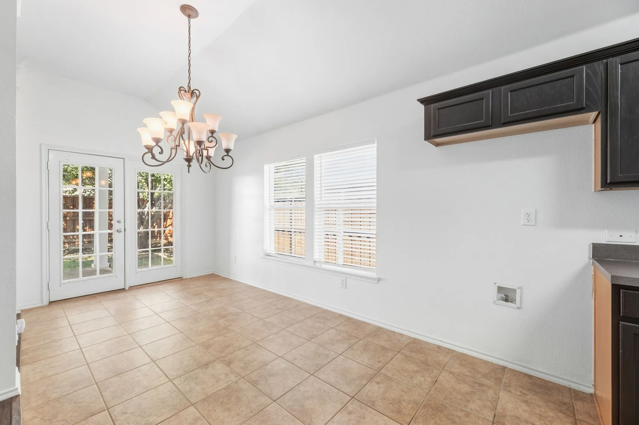 Single Family Residence For Sale in Collin County , 6804 Whitestone Drive, Mc Kinney, Texas 75070, 3 Bedroom, 2 Bathroom, 2 Garage spaces, 2,110 Sqft, built in 2003, mls#21362478, Real Estate Agent in Mc Kinney, Homes For Sale in Collin county, Homes For Sale in Mc Kinney, Realtor in Mc Kinney Texas, Real Estate Brokerage Independent Realty Texas, Luminita Cordes Realtor