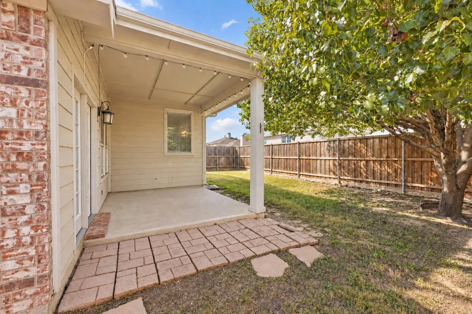 Single Family Residence For Sale in Collin County , 6804 Whitestone Drive, Mc Kinney, Texas 75070, 3 Bedroom, 2 Bathroom, 2 Garage spaces, 2,110 Sqft, built in 2003, mls#21362478, Real Estate Agent in Mc Kinney, Homes For Sale in Collin county, Homes For Sale in Mc Kinney, Realtor in Mc Kinney Texas, Real Estate Brokerage Independent Realty Texas, Luminita Cordes Realtor