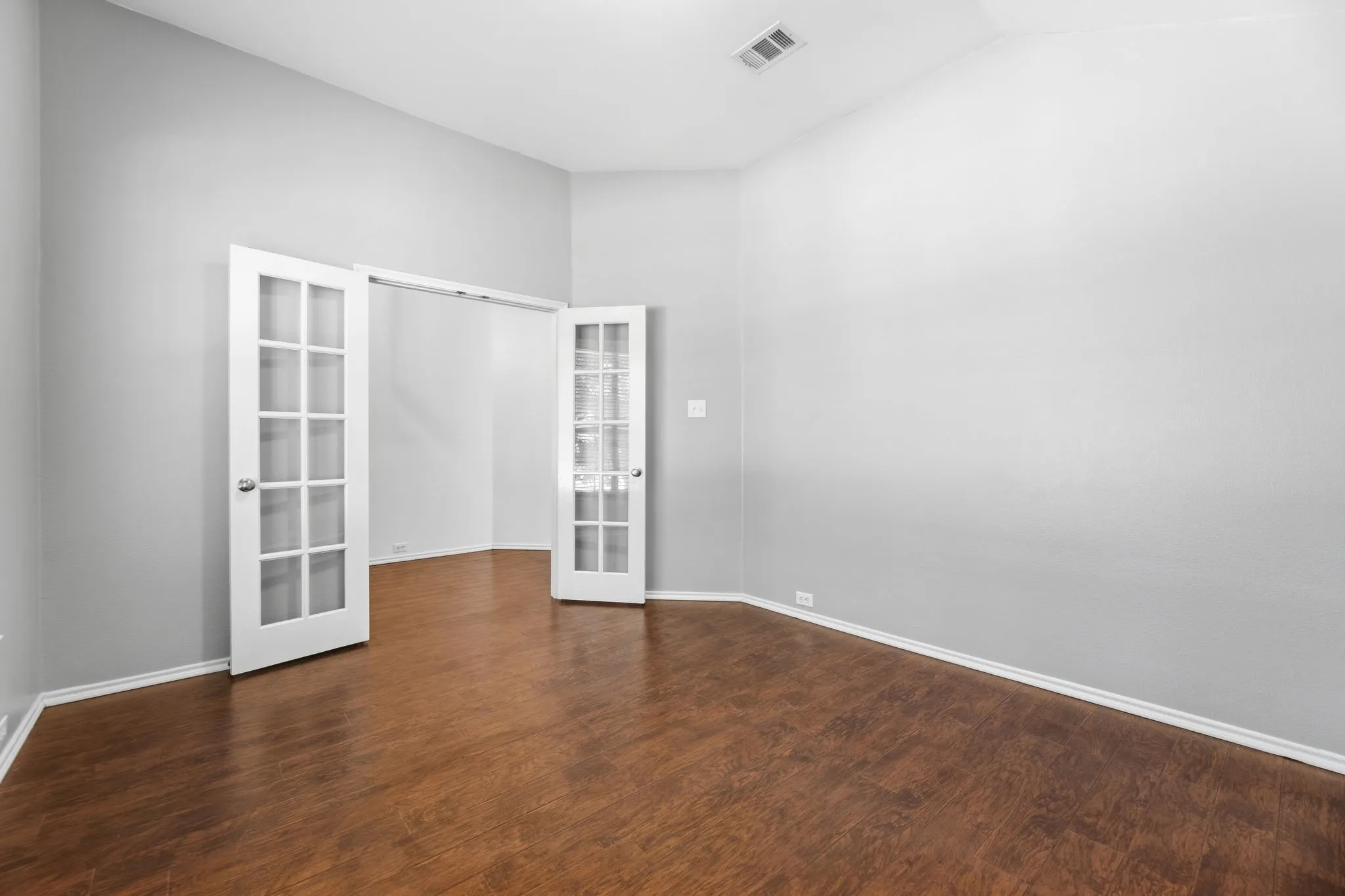 Single Family Residence For Sale in Collin County , 6804 Whitestone Drive, Mc Kinney, Texas 75070, 3 Bedroom, 2 Bathroom, 2 Garage spaces, 2,110 Sqft, built in 2003, mls#21362478, Real Estate Agent in Mc Kinney, Homes For Sale in Collin county, Homes For Sale in Mc Kinney, Realtor in Mc Kinney Texas, Real Estate Brokerage Independent Realty Texas, Luminita Cordes Realtor