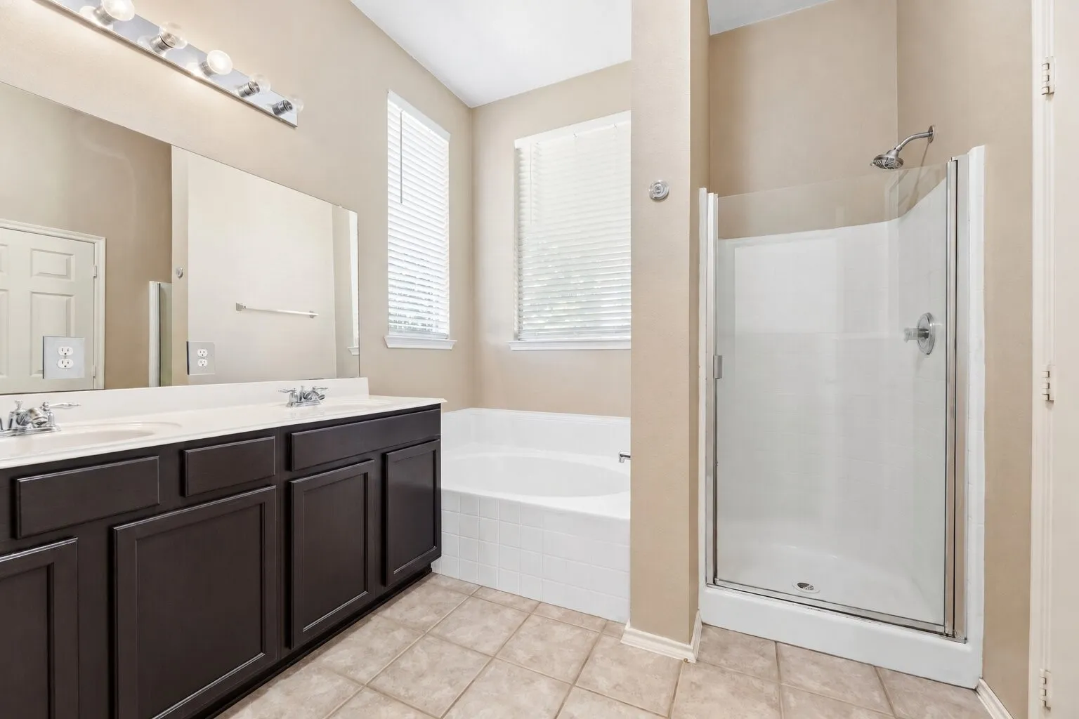 Single Family Residence For Sale in Collin County , 6804 Whitestone Drive, Mc Kinney, Texas 75070, 3 Bedroom, 2 Bathroom, 2 Garage spaces, 2,110 Sqft, built in 2003, mls#21362478, Real Estate Agent in Mc Kinney, Homes For Sale in Collin county, Homes For Sale in Mc Kinney, Realtor in Mc Kinney Texas, Real Estate Brokerage Independent Realty Texas, Luminita Cordes Realtor