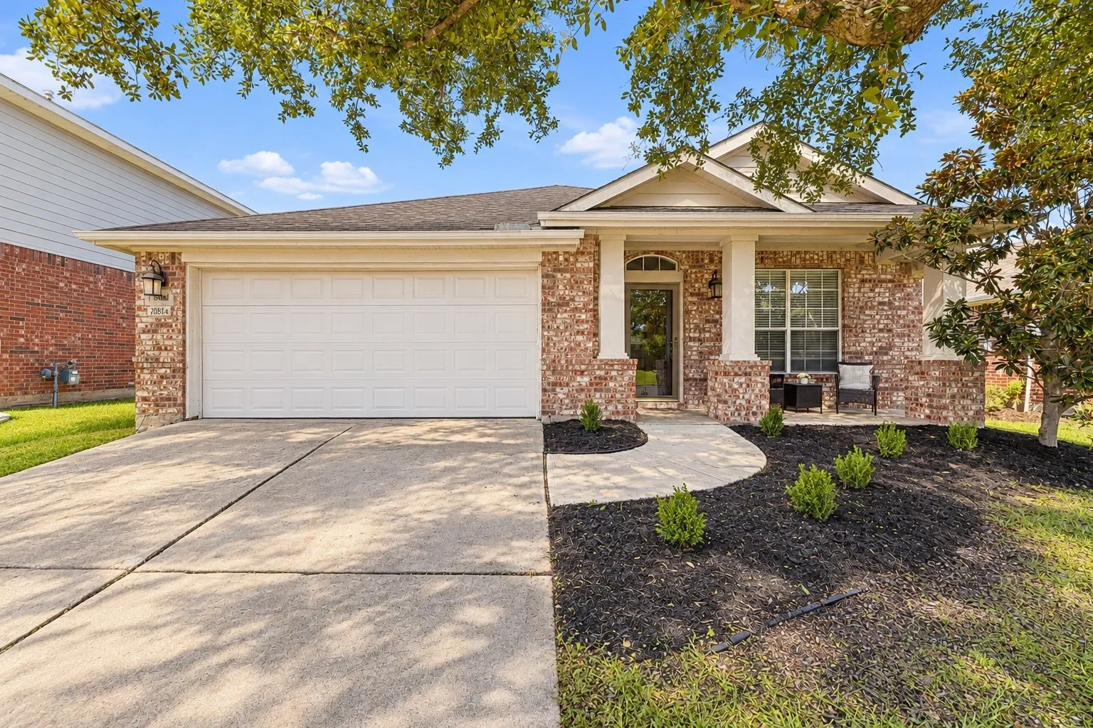 Single Family Residence For Sale in Collin County , 6804 Whitestone Drive, Mc Kinney, Texas 75070, 3 Bedroom, 2 Bathroom, 2 Garage spaces, 2,110 Sqft, built in 2003, mls#21362478, Real Estate Agent in Mc Kinney, Homes For Sale in Collin county, Homes For Sale in Mc Kinney, Realtor in Mc Kinney Texas, Real Estate Brokerage Independent Realty Texas, Luminita Cordes Realtor
