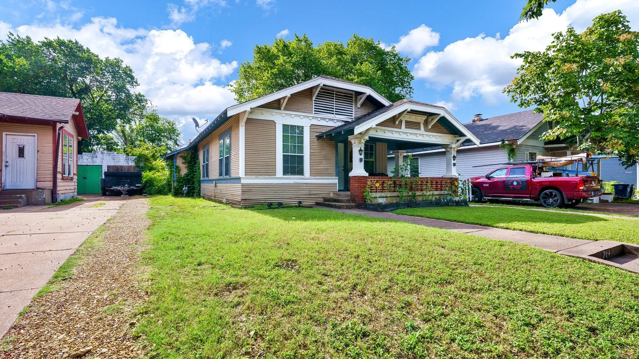 Duplex For Rent in Dallas County , 714 S Winnetka Avenue, Dallas, Texas 75208, 1 Bedroom, 1 Bathroom, Garage spaces, 537 Sqft, built in 1922, mls#21362497, Real Estate Agent in Dallas, Homes For Rent in Dallas county, Homes For Rent in Dallas, Realtor in Dallas Texas, Real Estate Brokerage Independent Realty Texas, Luminita Cordes Realtor