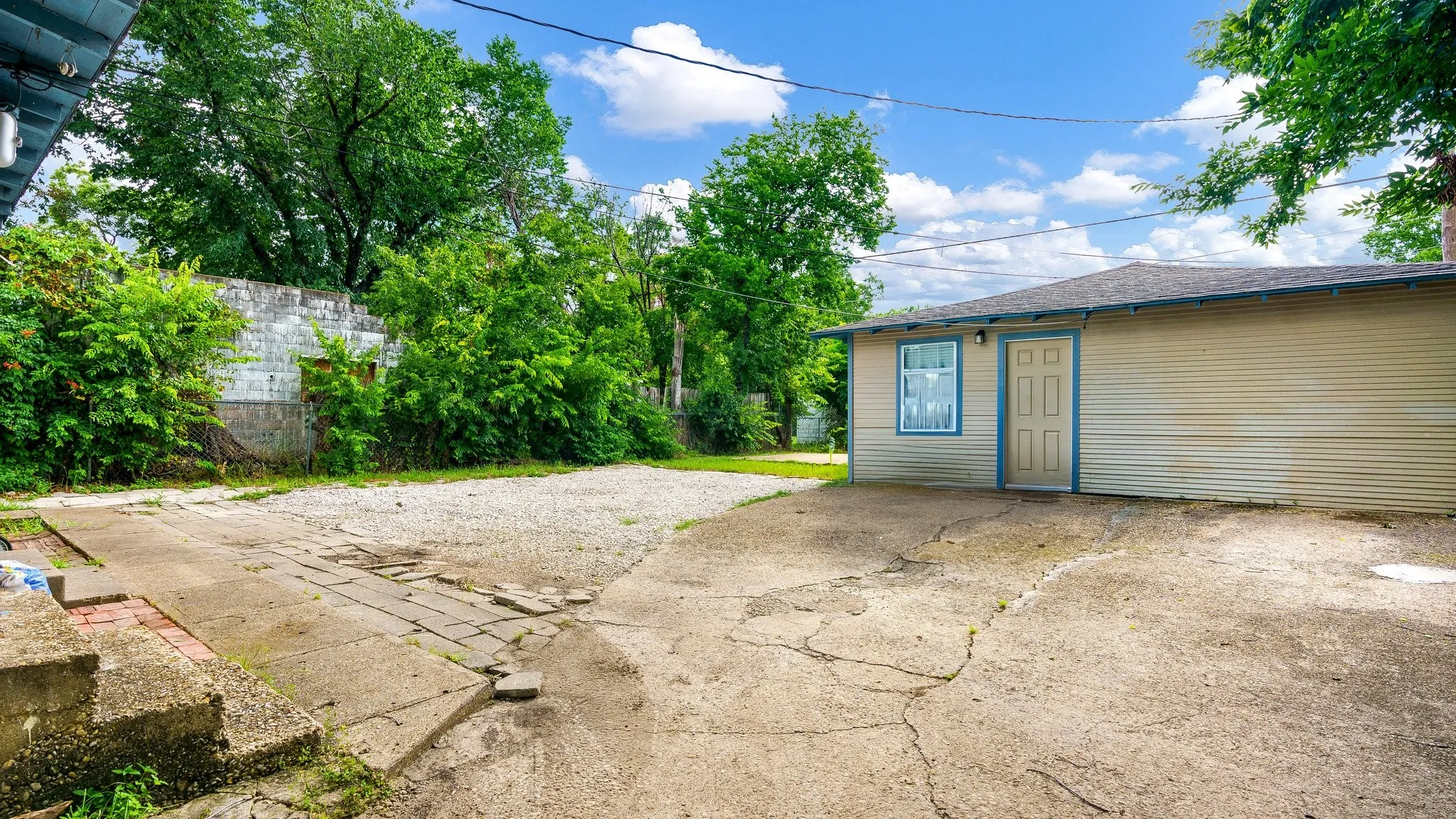 Duplex For Rent in Dallas County , 714 S Winnetka Avenue, Dallas, Texas 75208, 1 Bedroom, 1 Bathroom, Garage spaces, 537 Sqft, built in 1922, mls#21362497, Real Estate Agent in Dallas, Homes For Rent in Dallas county, Homes For Rent in Dallas, Realtor in Dallas Texas, Real Estate Brokerage Independent Realty Texas, Luminita Cordes Realtor