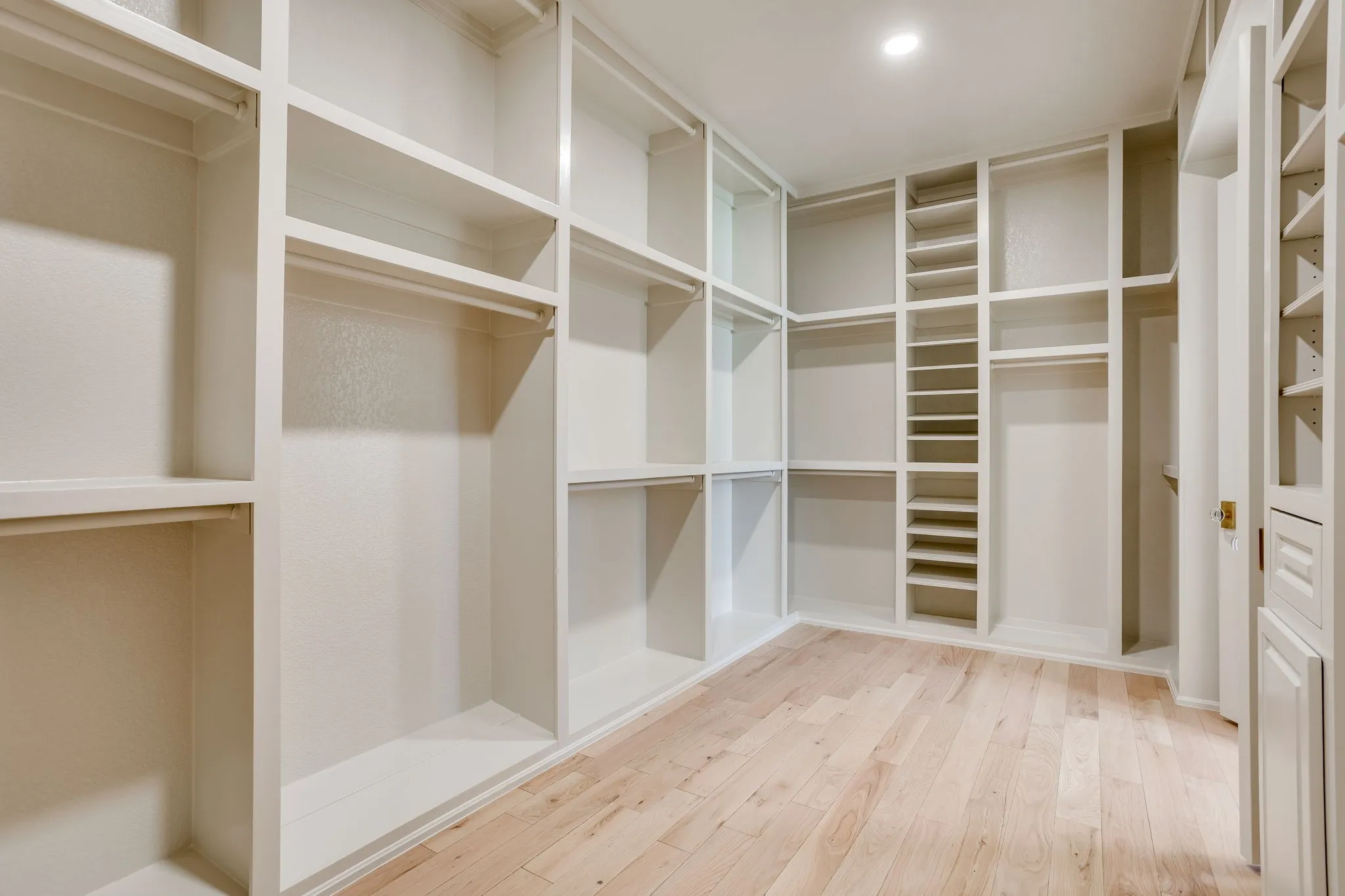 Single Family Residence For Sale in Tarrant County , 4648 Palencia Drive, Fort Worth, Texas 76126, 5 Bedroom, 7 Bathroom, 4 Garage spaces, 6,221 Sqft, built in 2008, mls#21348716, Real Estate Agent in Fort Worth, Homes For Sale in Tarrant county, Homes For Sale in Fort Worth, Realtor in Fort Worth Texas, Real Estate Brokerage Independent Realty Texas, Luminita Cordes Realtor