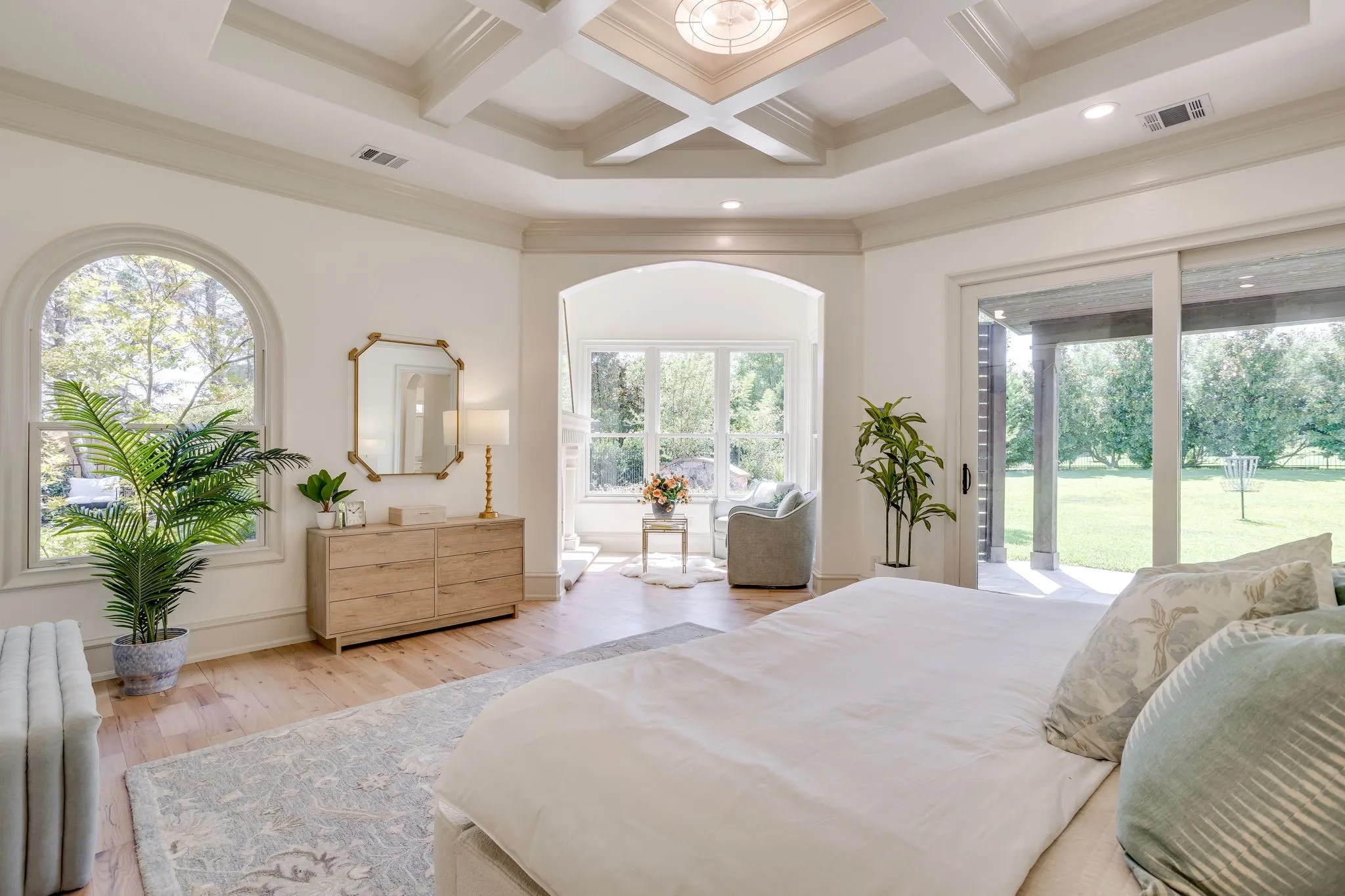 Single Family Residence For Sale in Tarrant County , 4648 Palencia Drive, Fort Worth, Texas 76126, 5 Bedroom, 7 Bathroom, 4 Garage spaces, 6,221 Sqft, built in 2008, mls#21348716, Real Estate Agent in Fort Worth, Homes For Sale in Tarrant county, Homes For Sale in Fort Worth, Realtor in Fort Worth Texas, Real Estate Brokerage Independent Realty Texas, Luminita Cordes Realtor