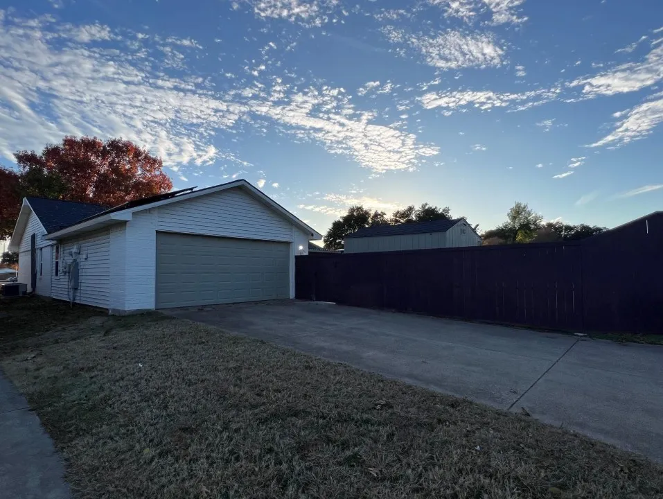 Single Family Residence For Rent in Dallas County , 3129 Pinewood Drive, Garland, Texas 75044, 3 Bedroom, 2 Bathroom, 2 Garage spaces, 1,565 Sqft, built in 1971, mls#21362526, Real Estate Agent in Garland, Homes For Rent in Dallas county, Homes For Rent in Garland, Realtor in Garland Texas, Real Estate Brokerage Independent Realty Texas, Luminita Cordes Realtor