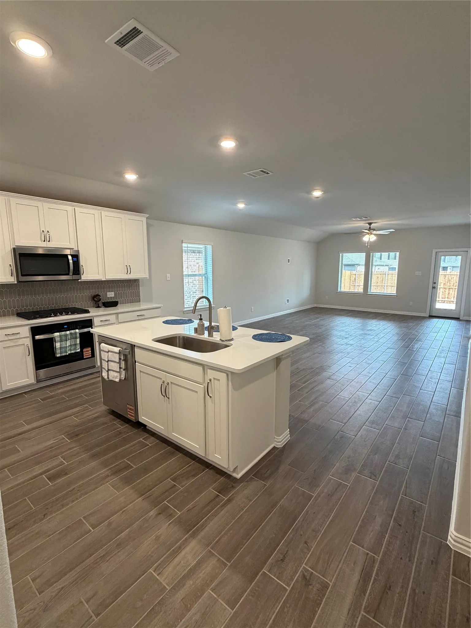 Single Family Residence For Rent in Denton County , 5408 Locke Drive, Denton, Texas 76207, 4 Bedroom, 2 Bathroom, 2 Garage spaces, 1,854 Sqft, built in 2025, mls#21362525, Real Estate Agent in Denton, Homes For Rent in Denton county, Homes For Rent in Denton, Realtor in Denton Texas, Real Estate Brokerage Independent Realty Texas, Luminita Cordes Realtor