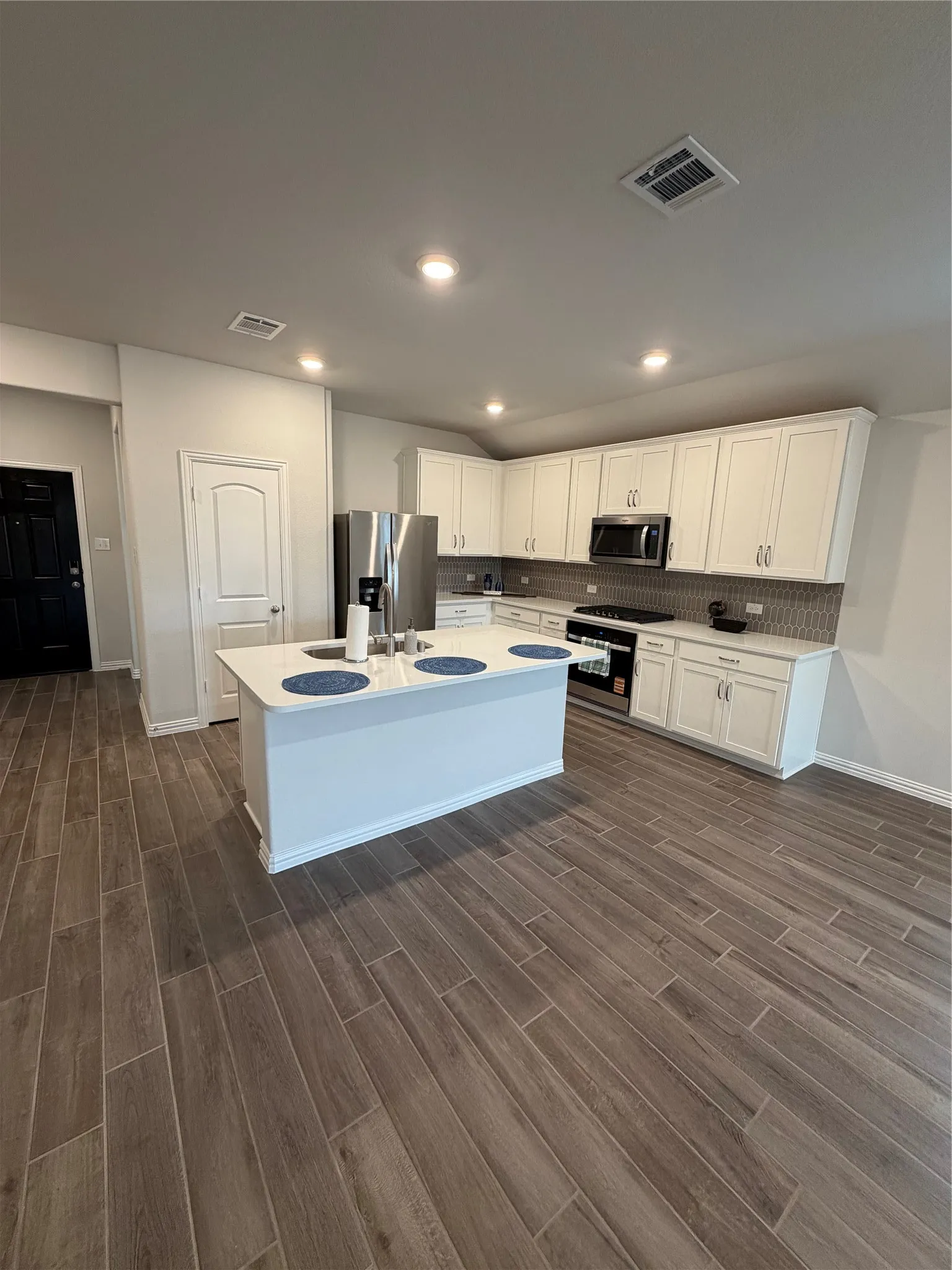 Single Family Residence For Rent in Denton County , 5408 Locke Drive, Denton, Texas 76207, 4 Bedroom, 2 Bathroom, 2 Garage spaces, 1,854 Sqft, built in 2025, mls#21362525, Real Estate Agent in Denton, Homes For Rent in Denton county, Homes For Rent in Denton, Realtor in Denton Texas, Real Estate Brokerage Independent Realty Texas, Luminita Cordes Realtor