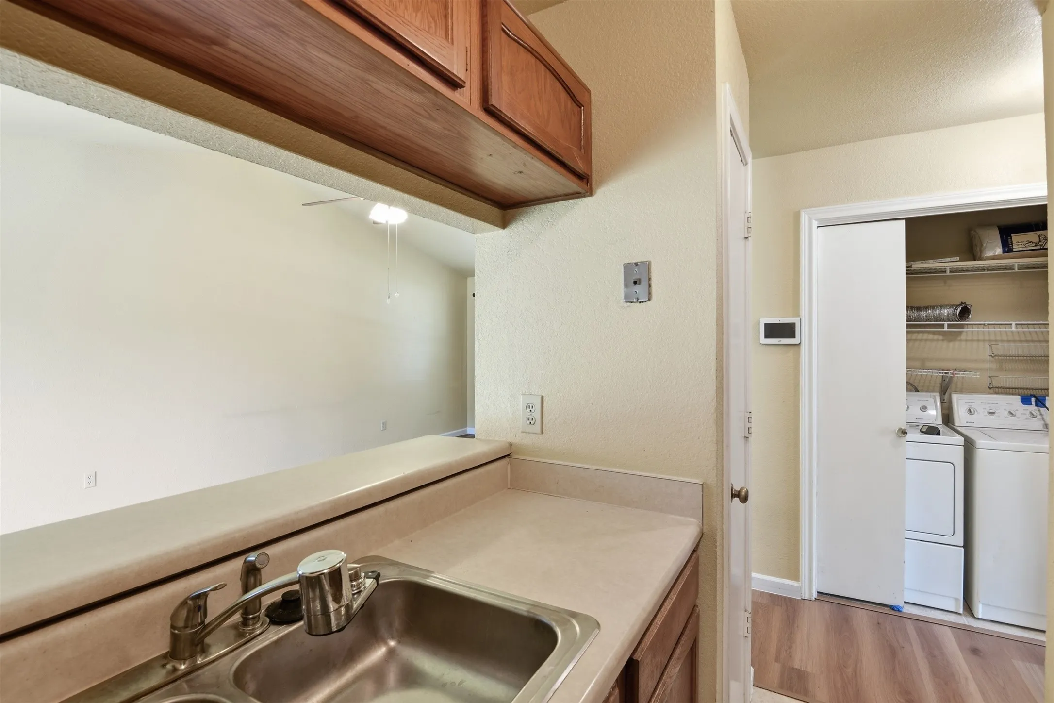 Single Family Residence For Sale in Rockwall County , 150 Brockway Drive, Rockwall, Texas 75032, 2 Bedroom, 2 Bathroom, 1 Garage spaces, 970 Sqft, built in 1983, mls#21355282, Real Estate Agent in Rockwall, Homes For Sale in Rockwall county, Homes For Sale in Rockwall, Realtor in Rockwall Texas, Real Estate Brokerage Independent Realty Texas, Luminita Cordes Realtor