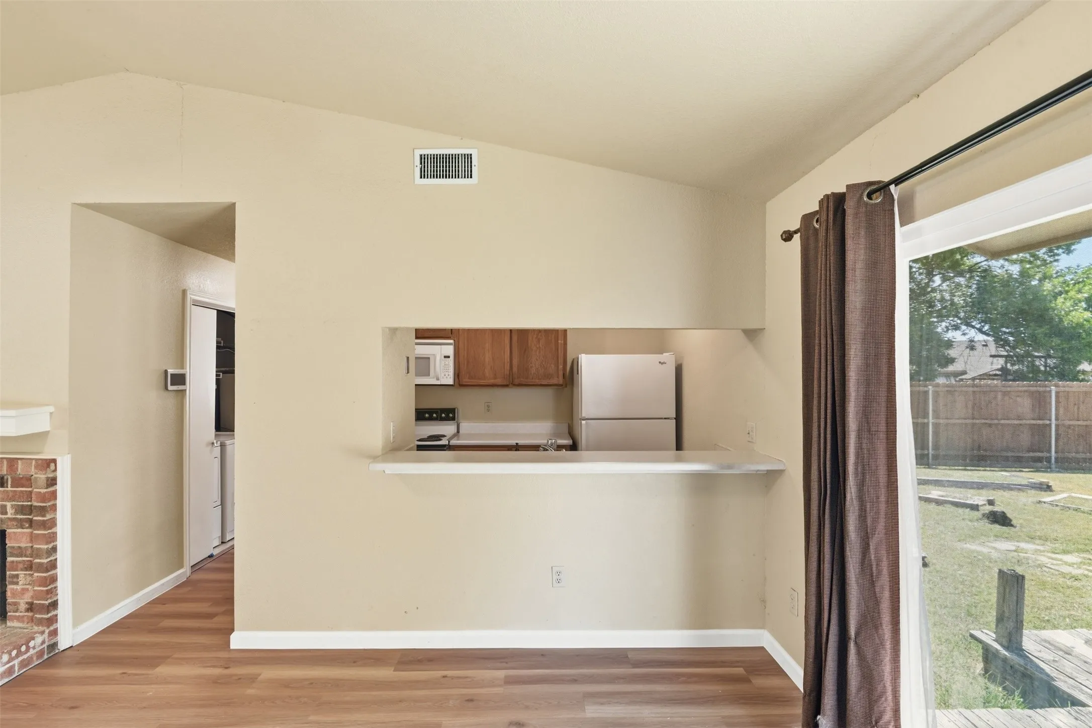 Single Family Residence For Sale in Rockwall County , 150 Brockway Drive, Rockwall, Texas 75032, 2 Bedroom, 2 Bathroom, 1 Garage spaces, 970 Sqft, built in 1983, mls#21355282, Real Estate Agent in Rockwall, Homes For Sale in Rockwall county, Homes For Sale in Rockwall, Realtor in Rockwall Texas, Real Estate Brokerage Independent Realty Texas, Luminita Cordes Realtor