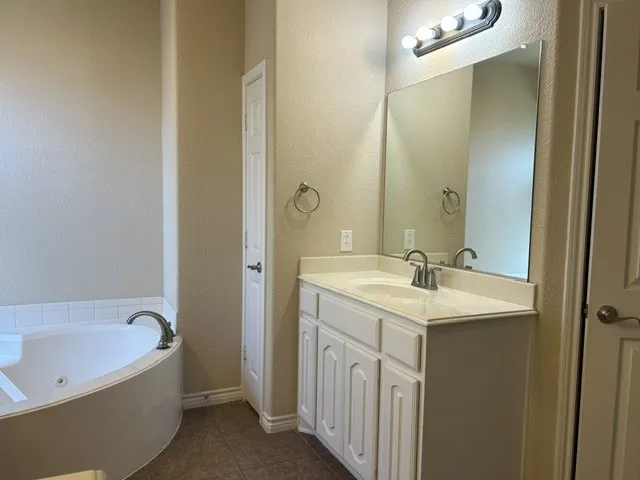 Single Family Residence For Sale in Tarrant County , 4637 Poplar Ridge Drive, Fort Worth, Texas 76123, 6 Bedroom, 4 Bathroom, 2 Garage spaces, 4,233 Sqft, built in 2008, Price $498,500, mls#21350708, Real Estate Agent in Fort Worth, Homes For Sale in Tarrant county, Homes For Sale in Fort Worth, Realtor in Fort Worth Texas, Real Estate Brokerage Independent Realty Texas, Luminita Cordes Realtor