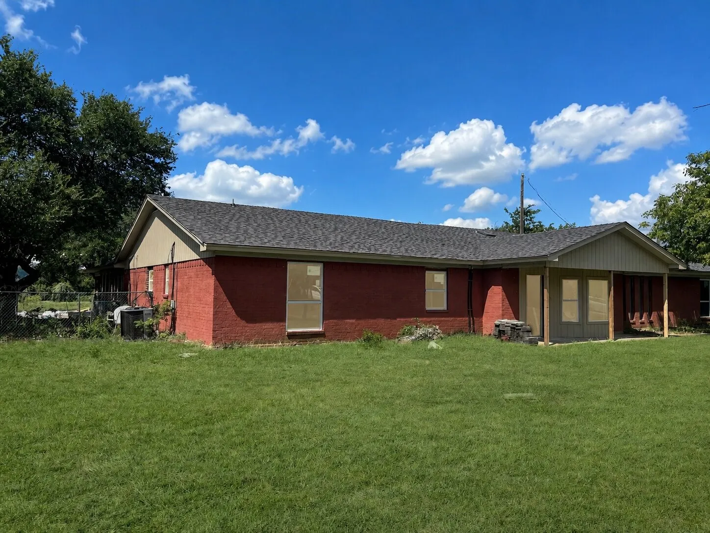 Single Family Residence For Sale in Johnson County , 825 Alan Drive, Burleson, Texas 76028, 4 Bedroom, 4 Bathroom, 2 Garage spaces, 4,000 Sqft, built in 1982, mls#21362459, Real Estate Agent in Burleson, Homes For Sale in Johnson county, Homes For Sale in Burleson, Realtor in Burleson Texas, Real Estate Brokerage Independent Realty Texas, Luminita Cordes Realtor
