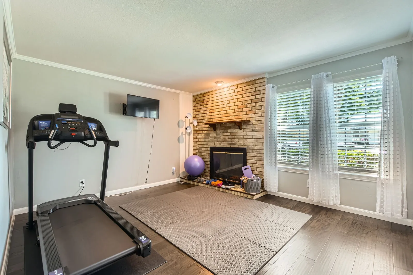 Townhouse For Sale in Dallas County , 511 Towne House Lane, Richardson, Texas 75081, 2 Bedroom, 3 Bathroom, 2 Garage spaces, 1,558 Sqft, built in 1973, mls#21361646, Real Estate Agent in Richardson, Homes For Sale in Dallas county, Homes For Sale in Richardson, Realtor in Richardson Texas, Real Estate Brokerage Independent Realty Texas, Luminita Cordes Realtor