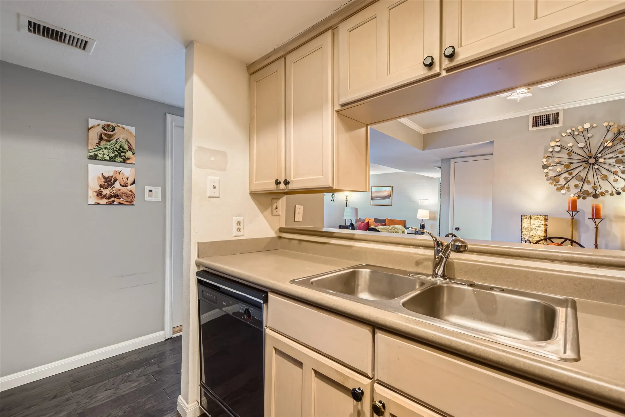 Townhouse For Sale in Dallas County , 511 Towne House Lane, Richardson, Texas 75081, 2 Bedroom, 3 Bathroom, 2 Garage spaces, 1,558 Sqft, built in 1973, mls#21361646, Real Estate Agent in Richardson, Homes For Sale in Dallas county, Homes For Sale in Richardson, Realtor in Richardson Texas, Real Estate Brokerage Independent Realty Texas, Luminita Cordes Realtor