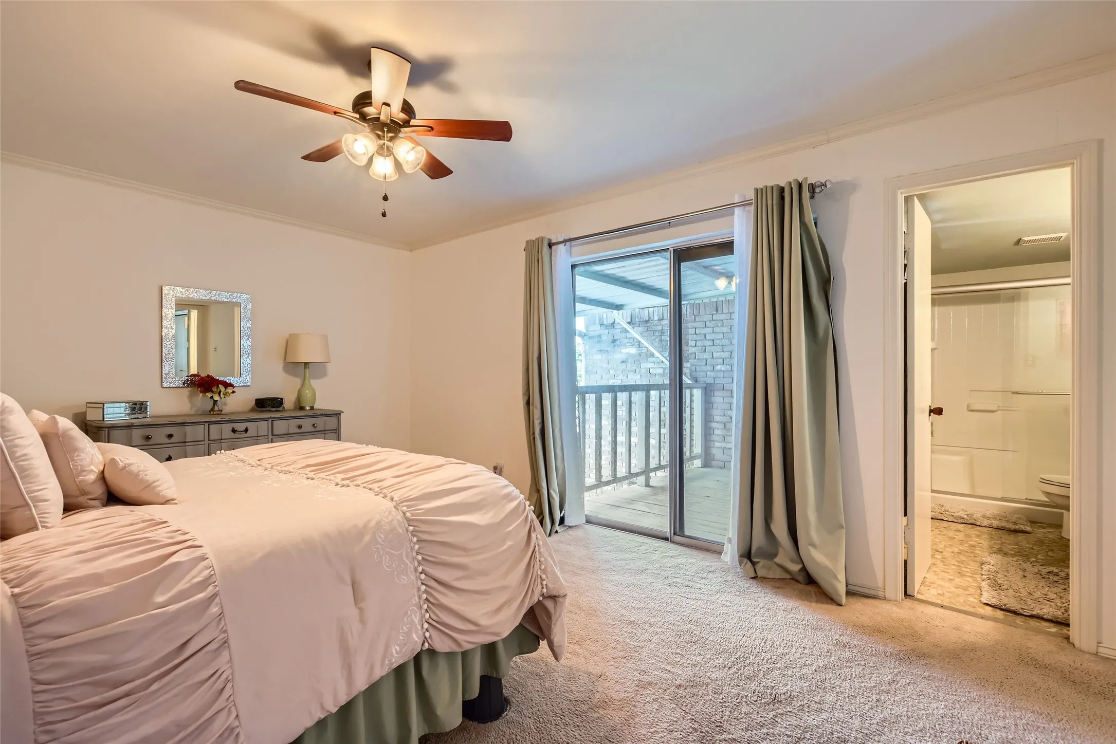 Townhouse For Sale in Dallas County , 511 Towne House Lane, Richardson, Texas 75081, 2 Bedroom, 3 Bathroom, 2 Garage spaces, 1,558 Sqft, built in 1973, mls#21361646, Real Estate Agent in Richardson, Homes For Sale in Dallas county, Homes For Sale in Richardson, Realtor in Richardson Texas, Real Estate Brokerage Independent Realty Texas, Luminita Cordes Realtor