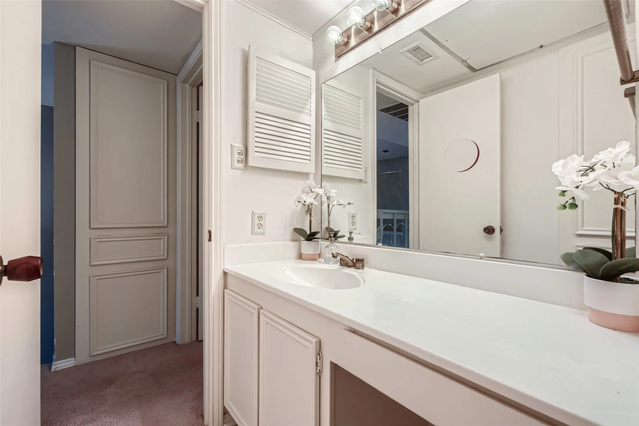 Townhouse For Sale in Dallas County , 511 Towne House Lane, Richardson, Texas 75081, 2 Bedroom, 3 Bathroom, 2 Garage spaces, 1,558 Sqft, built in 1973, mls#21361646, Real Estate Agent in Richardson, Homes For Sale in Dallas county, Homes For Sale in Richardson, Realtor in Richardson Texas, Real Estate Brokerage Independent Realty Texas, Luminita Cordes Realtor