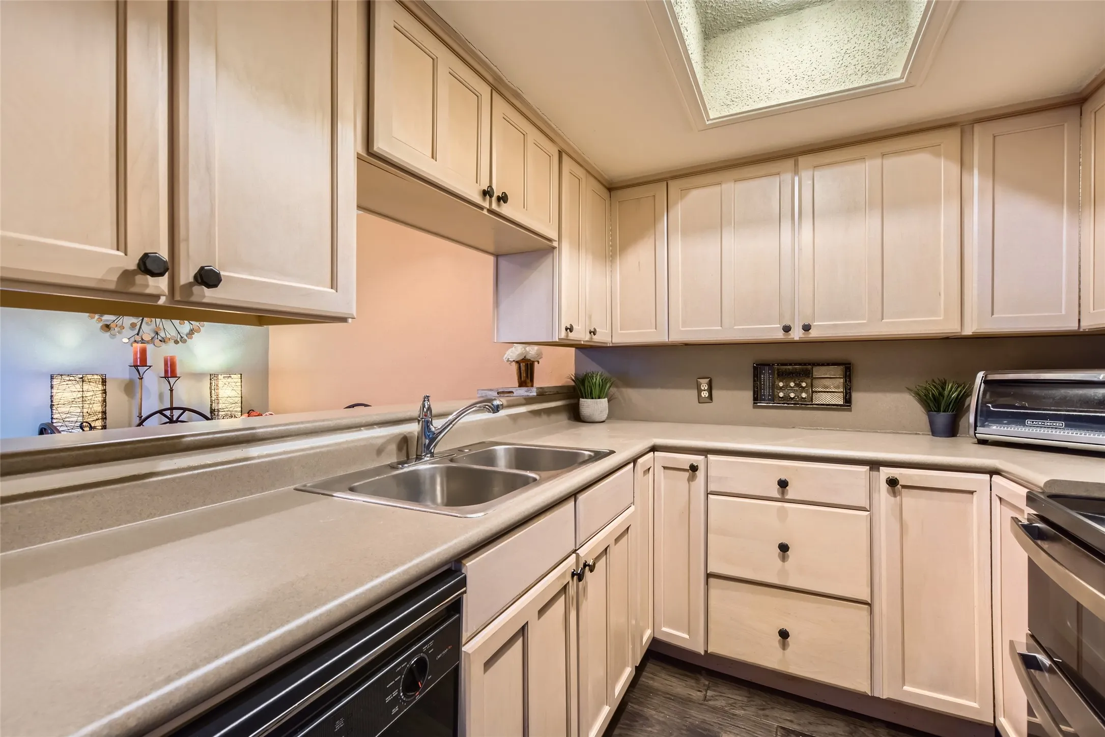 Townhouse For Sale in Dallas County , 511 Towne House Lane, Richardson, Texas 75081, 2 Bedroom, 3 Bathroom, 2 Garage spaces, 1,558 Sqft, built in 1973, mls#21361646, Real Estate Agent in Richardson, Homes For Sale in Dallas county, Homes For Sale in Richardson, Realtor in Richardson Texas, Real Estate Brokerage Independent Realty Texas, Luminita Cordes Realtor