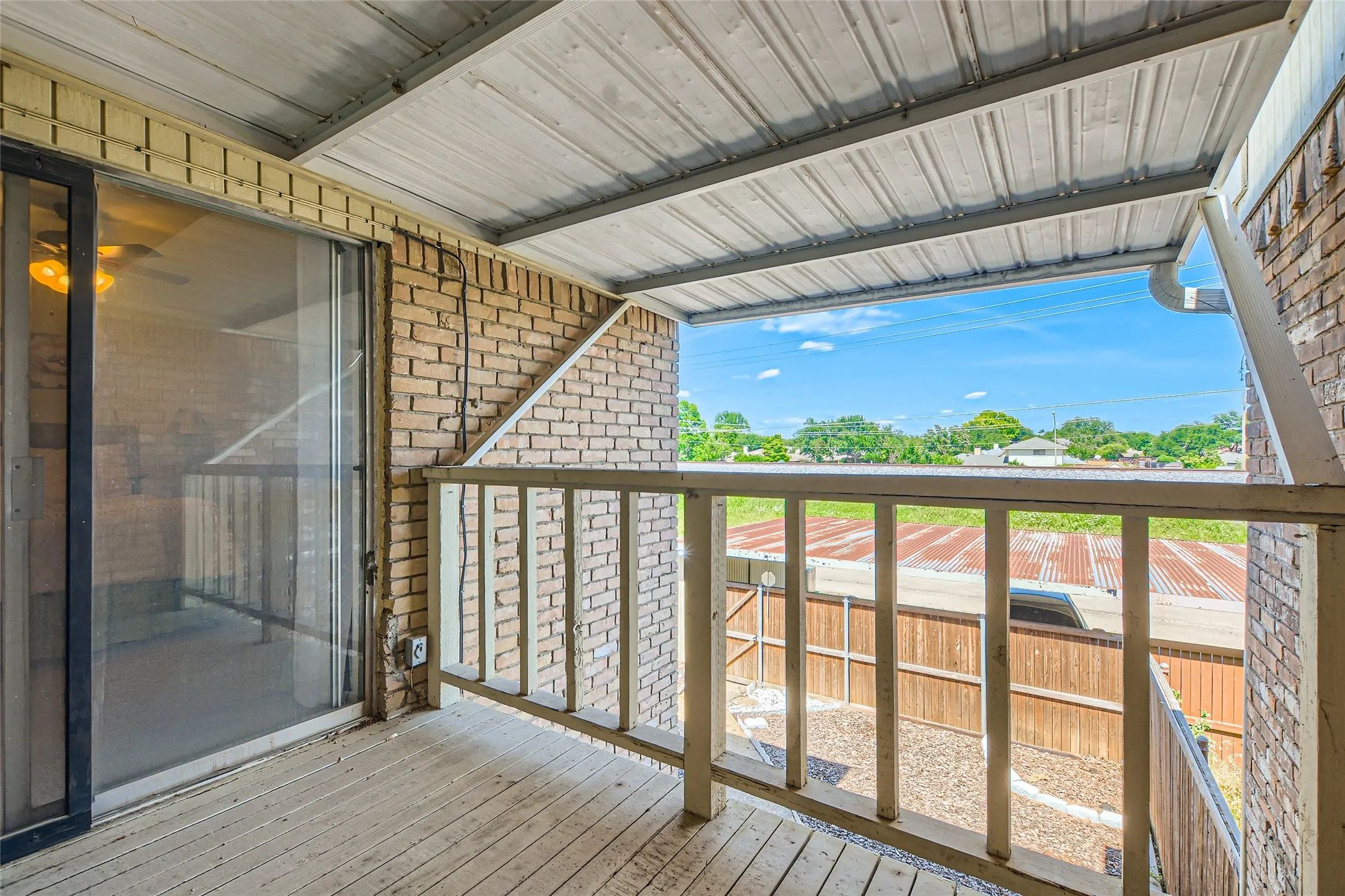 Townhouse For Sale in Dallas County , 511 Towne House Lane, Richardson, Texas 75081, 2 Bedroom, 3 Bathroom, 2 Garage spaces, 1,558 Sqft, built in 1973, mls#21361646, Real Estate Agent in Richardson, Homes For Sale in Dallas county, Homes For Sale in Richardson, Realtor in Richardson Texas, Real Estate Brokerage Independent Realty Texas, Luminita Cordes Realtor