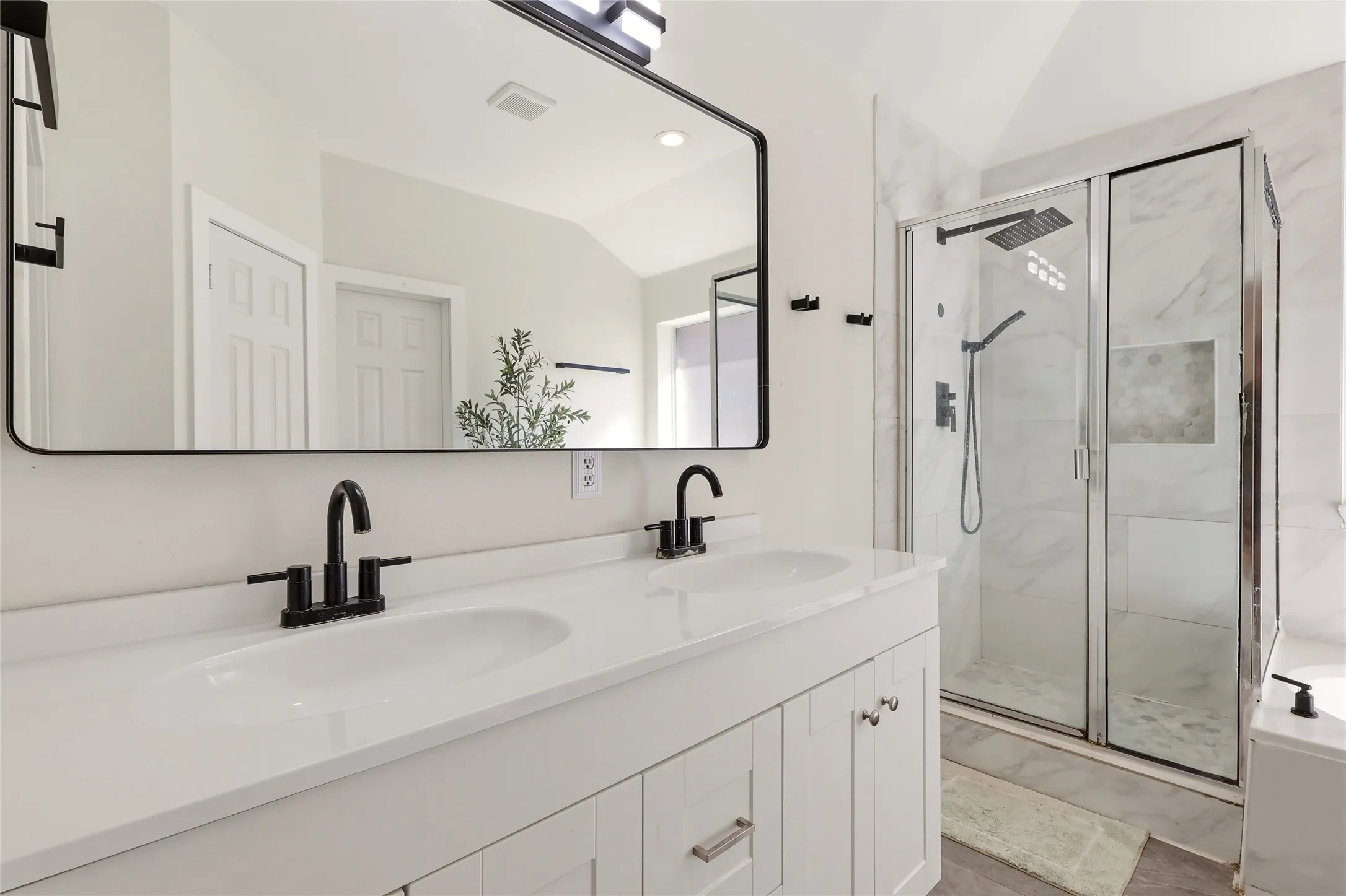 Single Family Residence For Sale in Kaufman County , 1132 Mount Olive Lane, Forney, Texas 75126, 3 Bedroom, 2 Bathroom, 2 Garage spaces, 1,983 Sqft, built in 2006, mls#21362541, Real Estate Agent in Forney, Homes For Sale in Kaufman county, Homes For Sale in Forney, Realtor in Forney Texas, Real Estate Brokerage Independent Realty Texas, Luminita Cordes Realtor