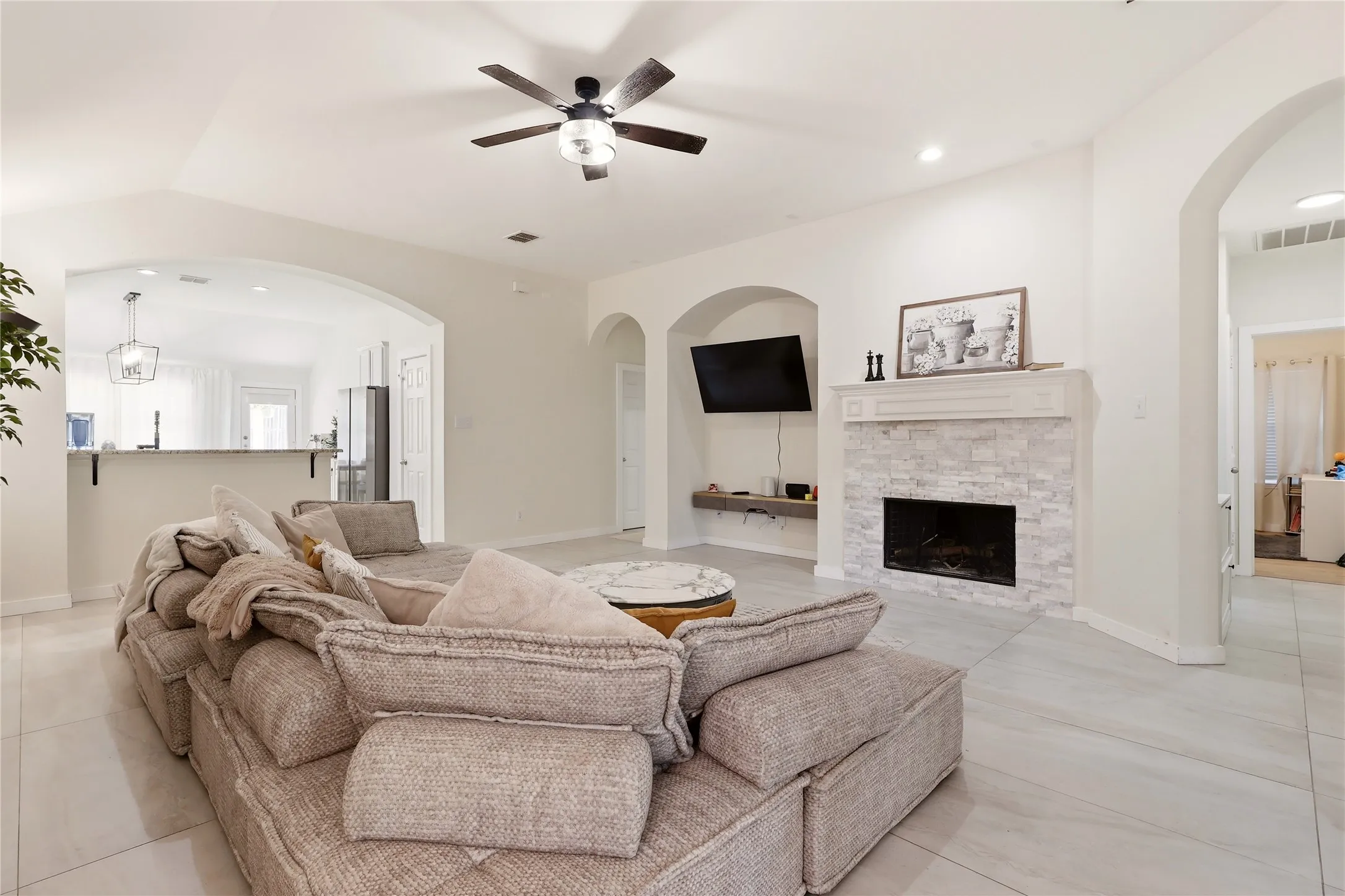 Single Family Residence For Sale in Kaufman County , 1132 Mount Olive Lane, Forney, Texas 75126, 3 Bedroom, 2 Bathroom, 2 Garage spaces, 1,983 Sqft, built in 2006, mls#21362541, Real Estate Agent in Forney, Homes For Sale in Kaufman county, Homes For Sale in Forney, Realtor in Forney Texas, Real Estate Brokerage Independent Realty Texas, Luminita Cordes Realtor