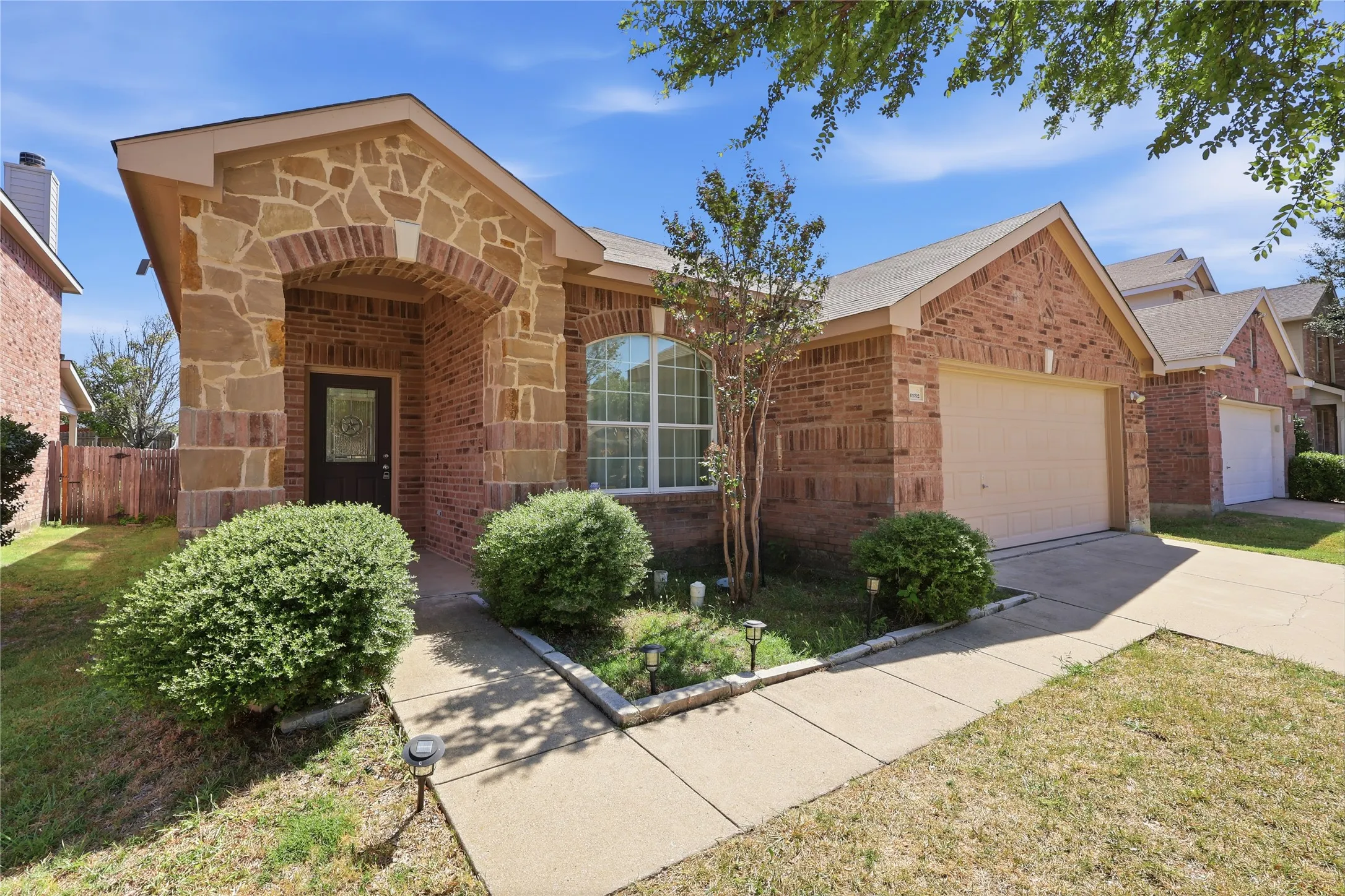 Single Family Residence For Sale in Kaufman County , 1132 Mount Olive Lane, Forney, Texas 75126, 3 Bedroom, 2 Bathroom, 2 Garage spaces, 1,983 Sqft, built in 2006, mls#21362541, Real Estate Agent in Forney, Homes For Sale in Kaufman county, Homes For Sale in Forney, Realtor in Forney Texas, Real Estate Brokerage Independent Realty Texas, Luminita Cordes Realtor