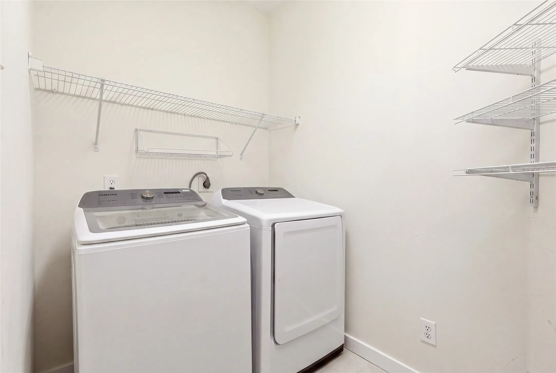 Single Family Residence For Sale in Kaufman County , 1132 Mount Olive Lane, Forney, Texas 75126, 3 Bedroom, 2 Bathroom, 2 Garage spaces, 1,983 Sqft, built in 2006, mls#21362541, Real Estate Agent in Forney, Homes For Sale in Kaufman county, Homes For Sale in Forney, Realtor in Forney Texas, Real Estate Brokerage Independent Realty Texas, Luminita Cordes Realtor