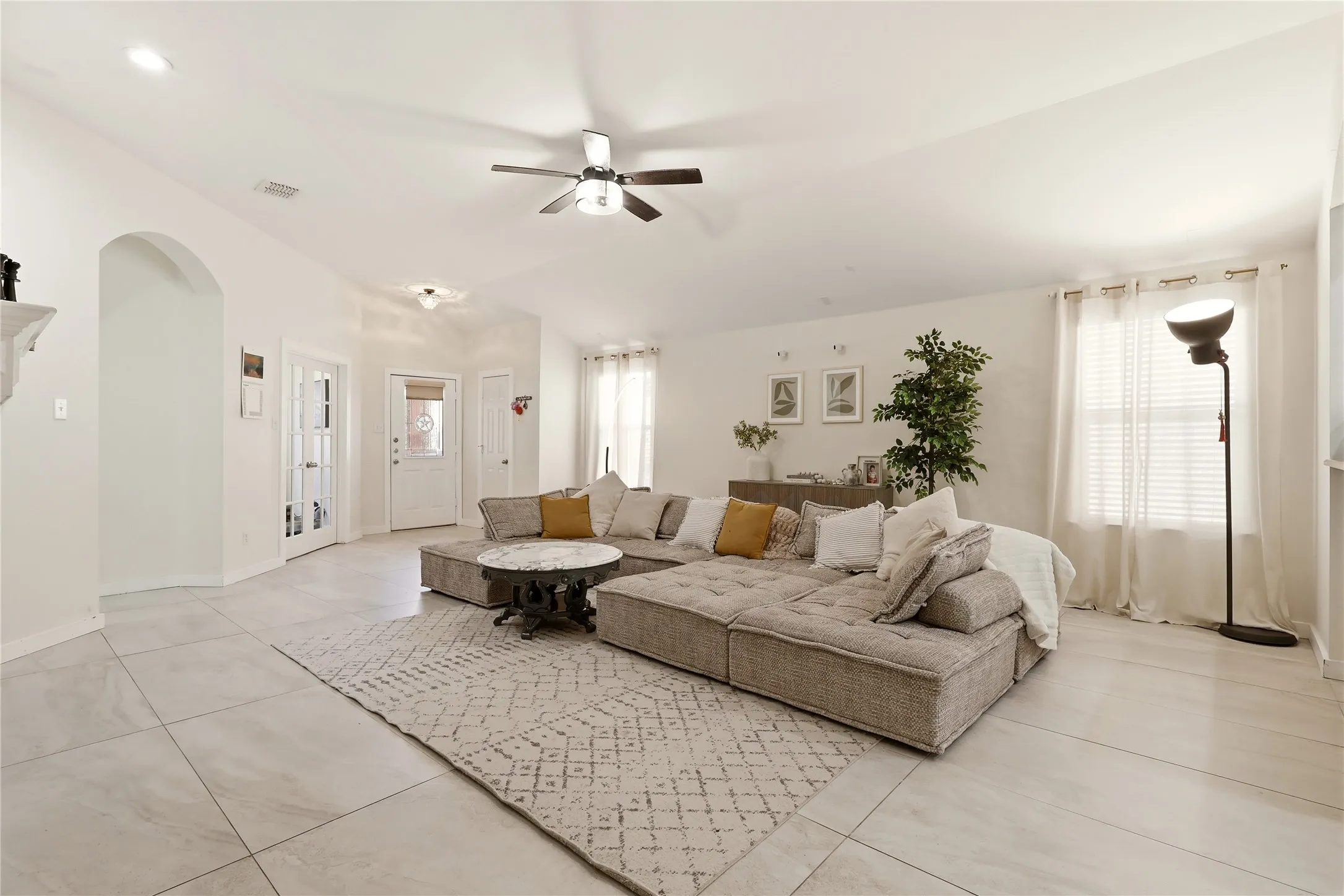 Single Family Residence For Sale in Kaufman County , 1132 Mount Olive Lane, Forney, Texas 75126, 3 Bedroom, 2 Bathroom, 2 Garage spaces, 1,983 Sqft, built in 2006, mls#21362541, Real Estate Agent in Forney, Homes For Sale in Kaufman county, Homes For Sale in Forney, Realtor in Forney Texas, Real Estate Brokerage Independent Realty Texas, Luminita Cordes Realtor