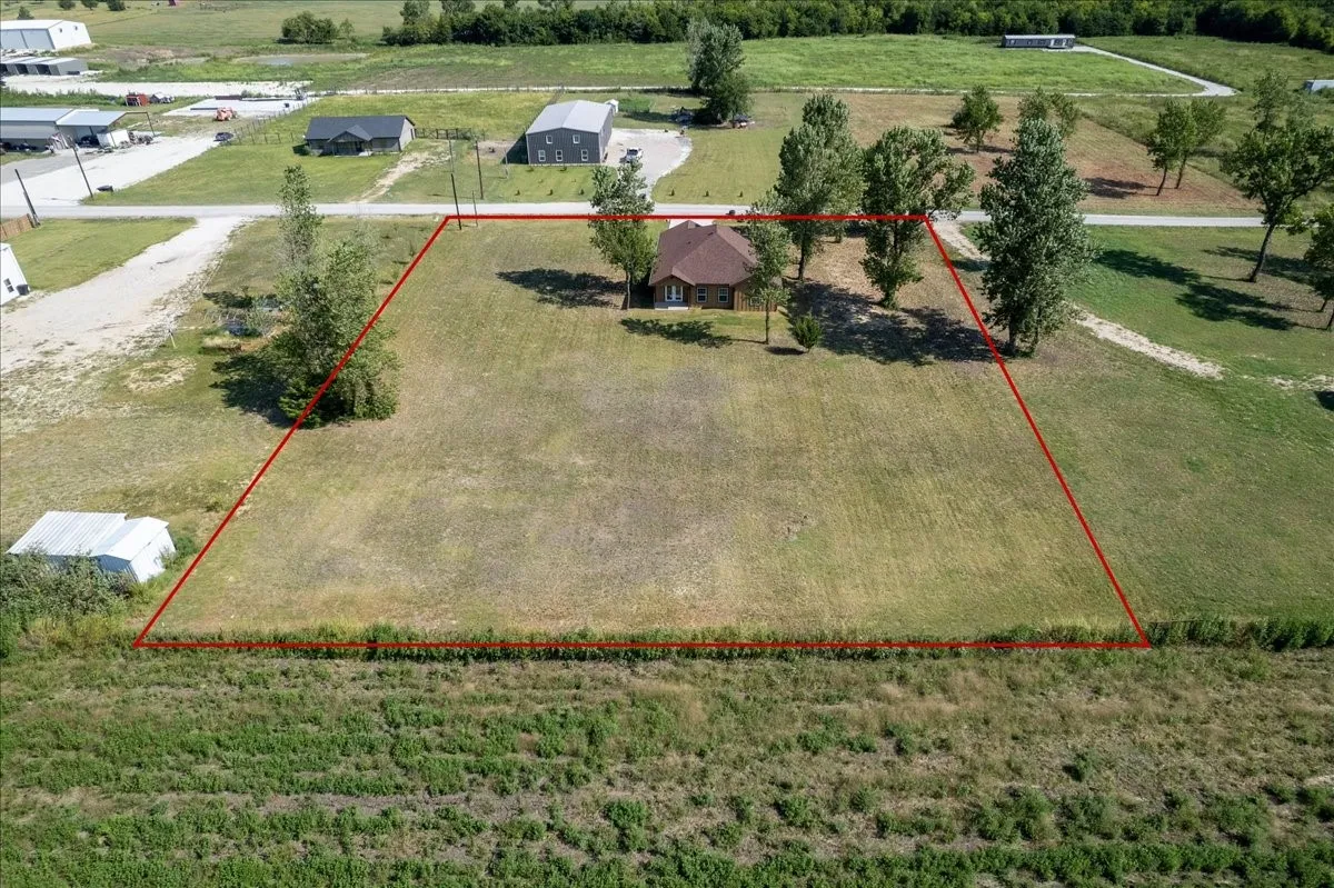 Single Family Residence For Sale in Lamar County , 300 Private Road 36008, Honey Grove, Texas 75446, 3 Bedroom, 2 Bathroom, 2 Garage spaces, 2,000 Sqft, built in 2024, mls#21355053, Real Estate Agent in Honey Grove, Homes For Sale in Lamar county, Homes For Sale in Honey Grove, Realtor in Honey Grove Texas, Real Estate Brokerage Independent Realty Texas, Luminita Cordes Realtor