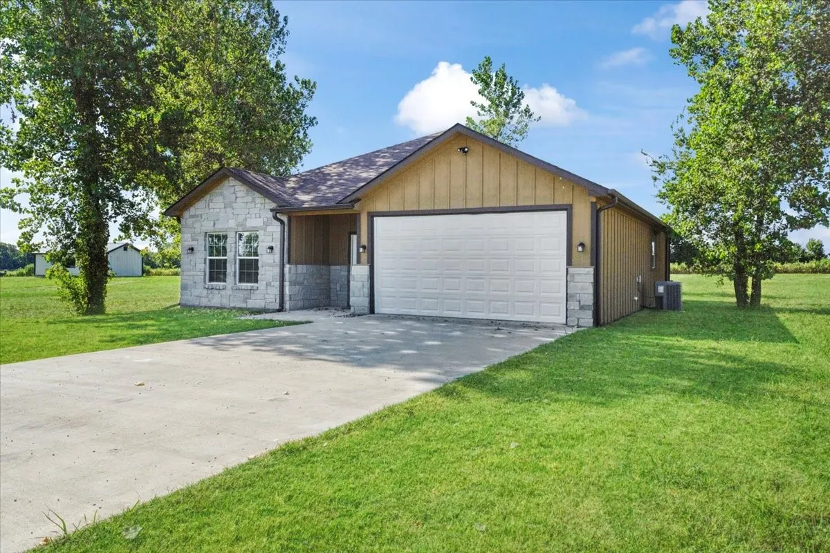 Single Family Residence For Sale in Lamar County , 300 Private Road 36008, Honey Grove, Texas 75446, 3 Bedroom, 2 Bathroom, 2 Garage spaces, 2,000 Sqft, built in 2024, mls#21355053, Real Estate Agent in Honey Grove, Homes For Sale in Lamar county, Homes For Sale in Honey Grove, Realtor in Honey Grove Texas, Real Estate Brokerage Independent Realty Texas, Luminita Cordes Realtor