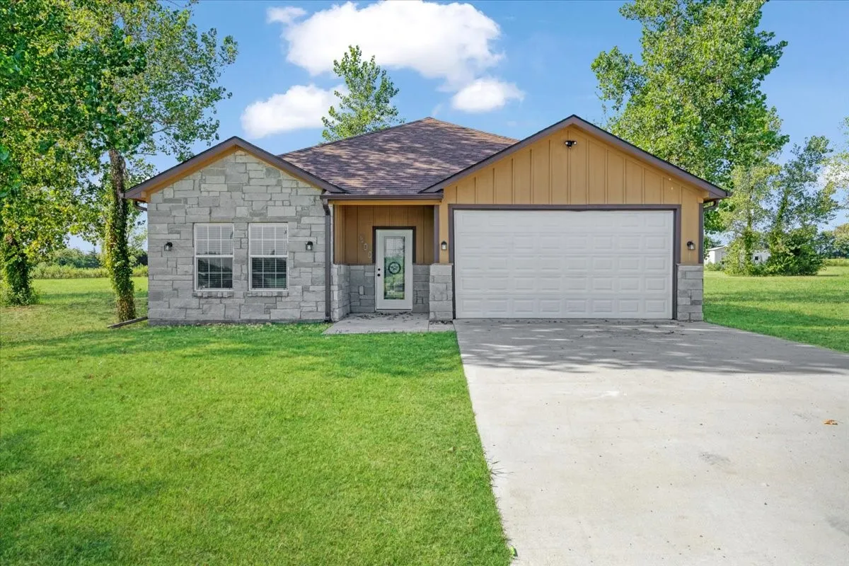 Single Family Residence For Sale in Lamar County , 300 Private Road 36008, Honey Grove, Texas 75446, 3 Bedroom, 2 Bathroom, 2 Garage spaces, 2,000 Sqft, built in 2024, mls#21355053, Real Estate Agent in Honey Grove, Homes For Sale in Lamar county, Homes For Sale in Honey Grove, Realtor in Honey Grove Texas, Real Estate Brokerage Independent Realty Texas, Luminita Cordes Realtor