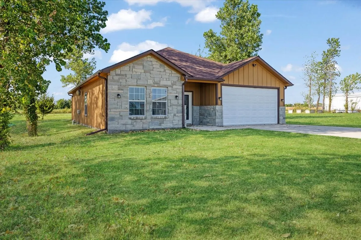 Single Family Residence For Sale in Lamar County , 300 Private Road 36008, Honey Grove, Texas 75446, 3 Bedroom, 2 Bathroom, 2 Garage spaces, 2,000 Sqft, built in 2024, mls#21355053, Real Estate Agent in Honey Grove, Homes For Sale in Lamar county, Homes For Sale in Honey Grove, Realtor in Honey Grove Texas, Real Estate Brokerage Independent Realty Texas, Luminita Cordes Realtor