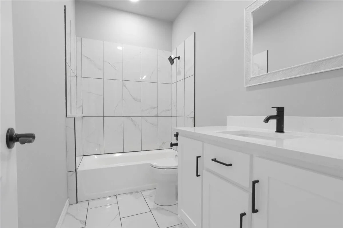 Single Family Residence For Sale in Lamar County , 300 Private Road 36008, Honey Grove, Texas 75446, 3 Bedroom, 2 Bathroom, 2 Garage spaces, 2,000 Sqft, built in 2024, mls#21355053, Real Estate Agent in Honey Grove, Homes For Sale in Lamar county, Homes For Sale in Honey Grove, Realtor in Honey Grove Texas, Real Estate Brokerage Independent Realty Texas, Luminita Cordes Realtor