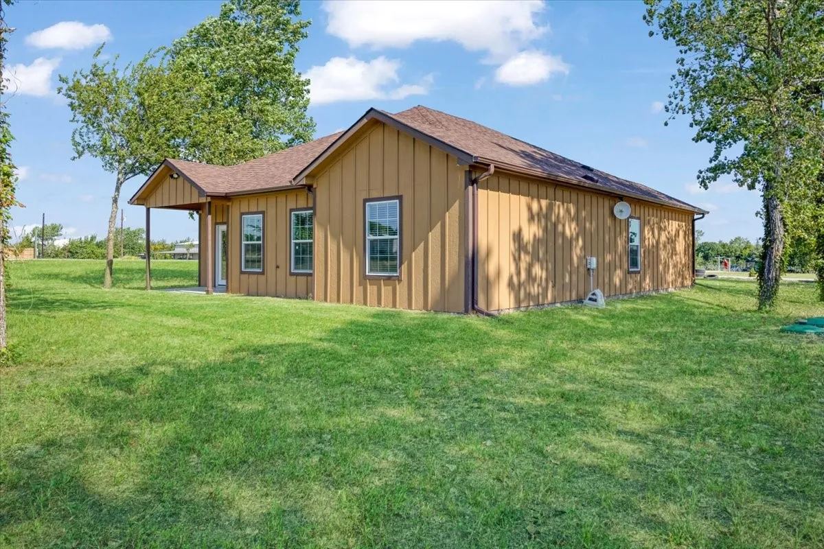 Single Family Residence For Sale in Lamar County , 300 Private Road 36008, Honey Grove, Texas 75446, 3 Bedroom, 2 Bathroom, 2 Garage spaces, 2,000 Sqft, built in 2024, mls#21355053, Real Estate Agent in Honey Grove, Homes For Sale in Lamar county, Homes For Sale in Honey Grove, Realtor in Honey Grove Texas, Real Estate Brokerage Independent Realty Texas, Luminita Cordes Realtor